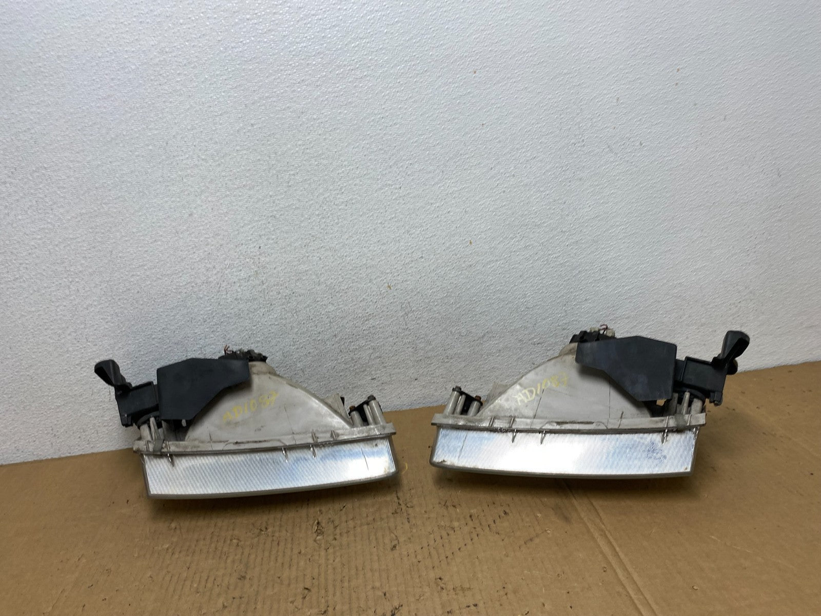 2000 to 2002 Mazda 626 Left+Right Side Headlights AD1087 DW9