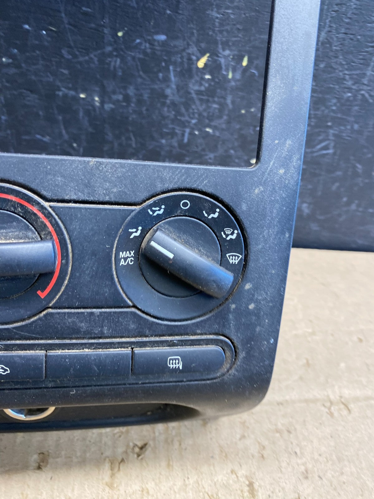 2004 to 2008 Ford F150 Radio Climate Dash Bezel Surround Black ac4825 DG4