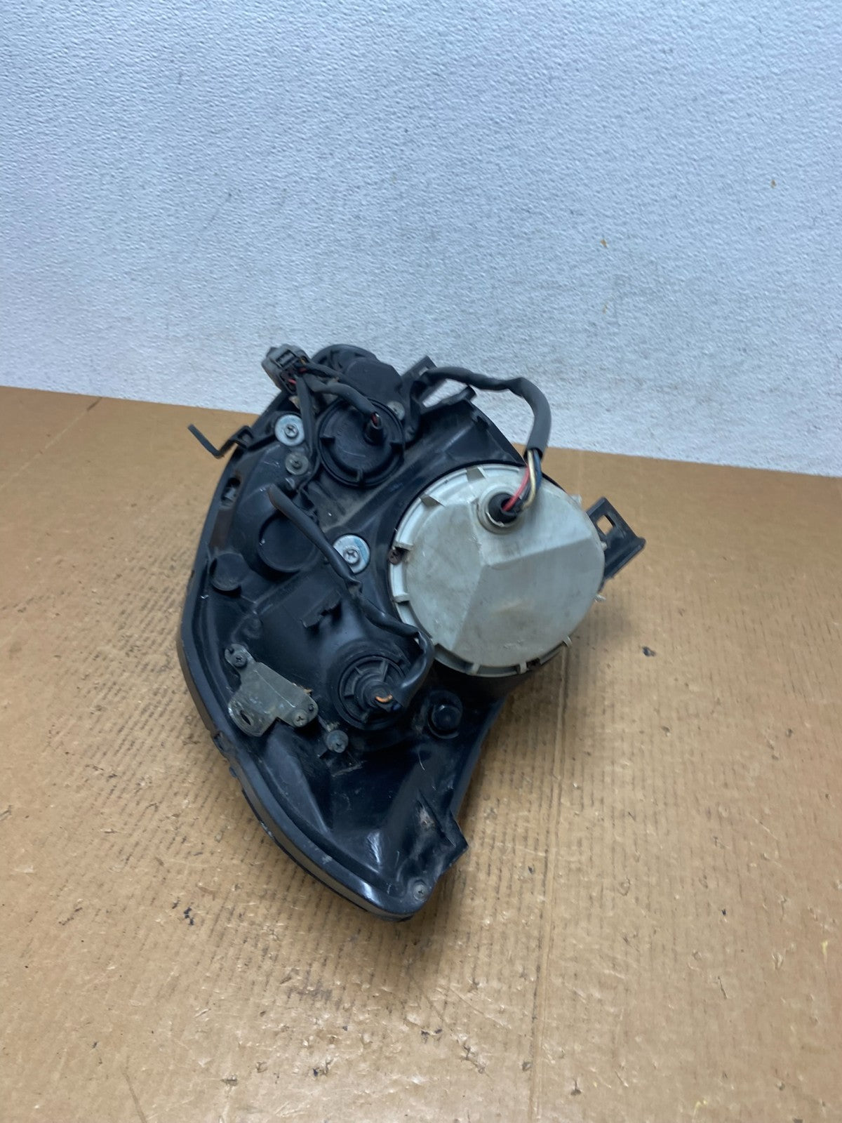 2004 to 2006 Nissan Maxima Left Driver Side Headlight Halogen AE1662 DW9
