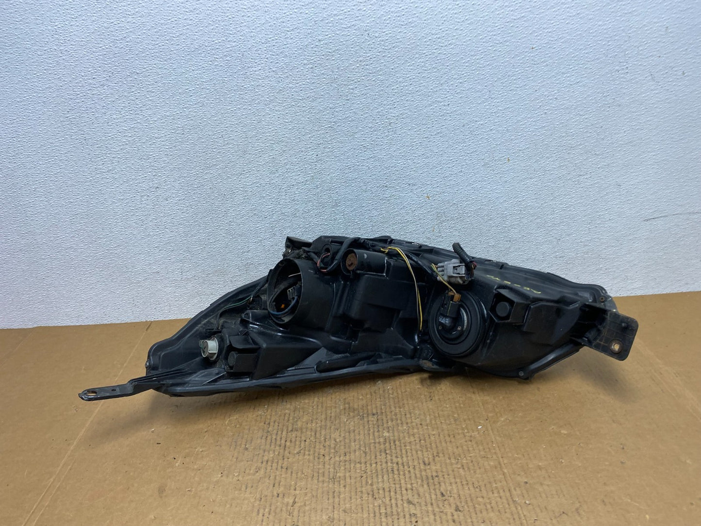 2010-2012 Subaru Legacy Outback Right Passenger Headlight AE0640 DW6