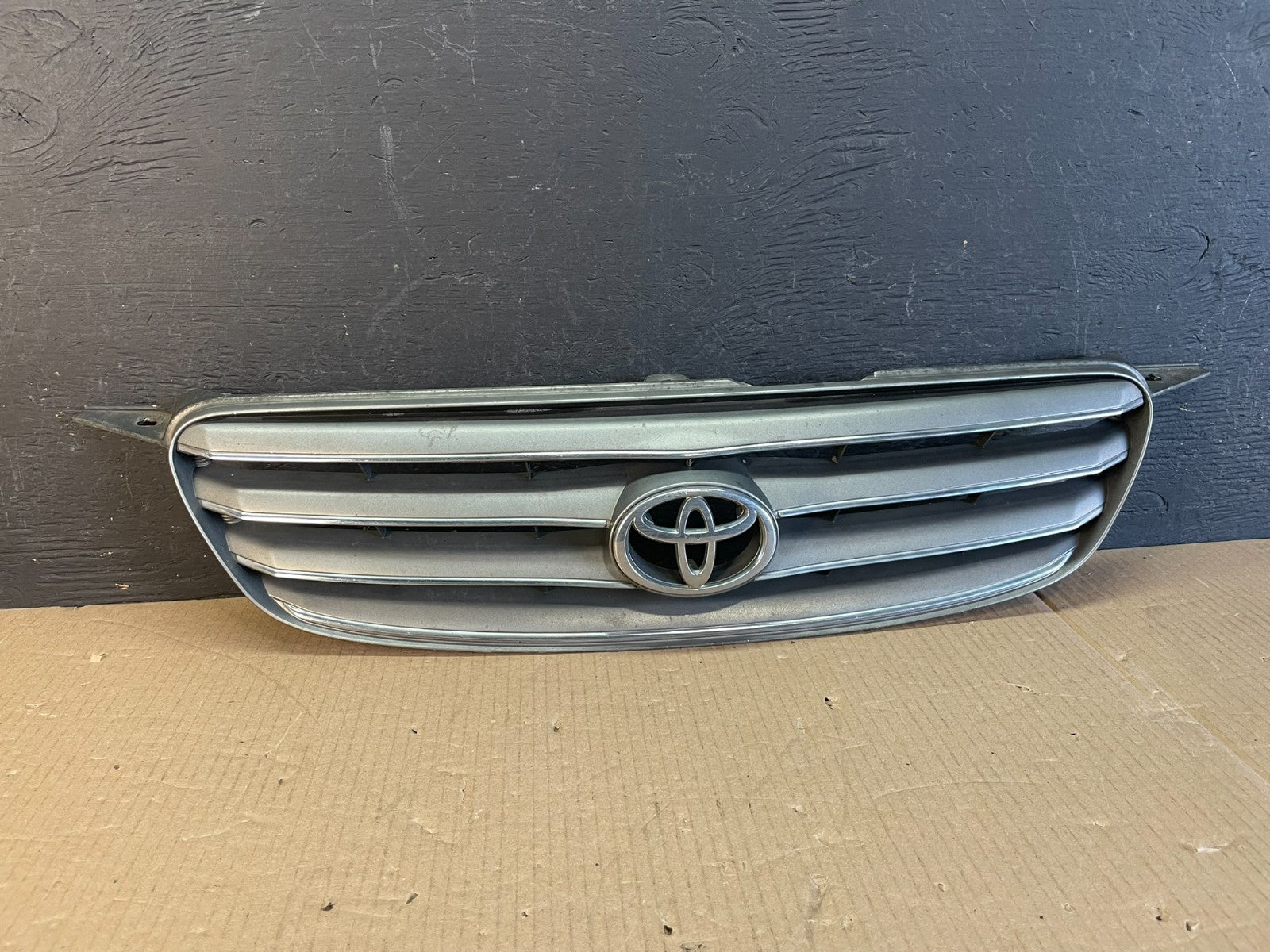 2003 to 2004 Toyota Corolla Front Upper Grill Grille Aftermarket AE3700 DG0