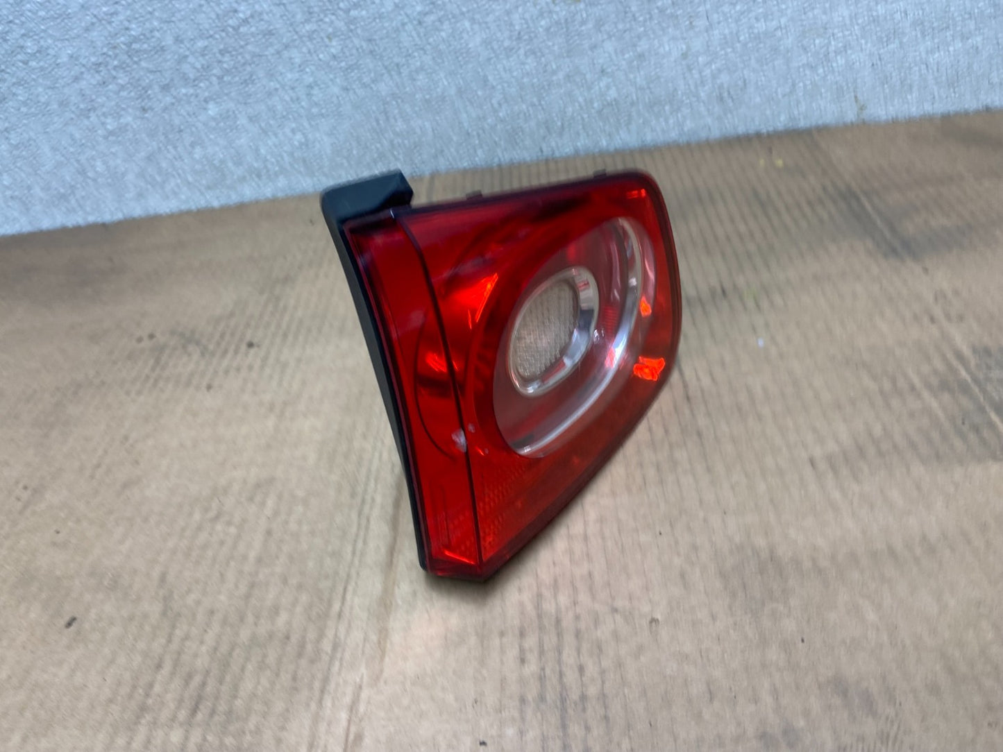 2009-2011 Volkswagen Tiguan Left Driver LH Side Inner Tail Light OEM AA5265 GD2