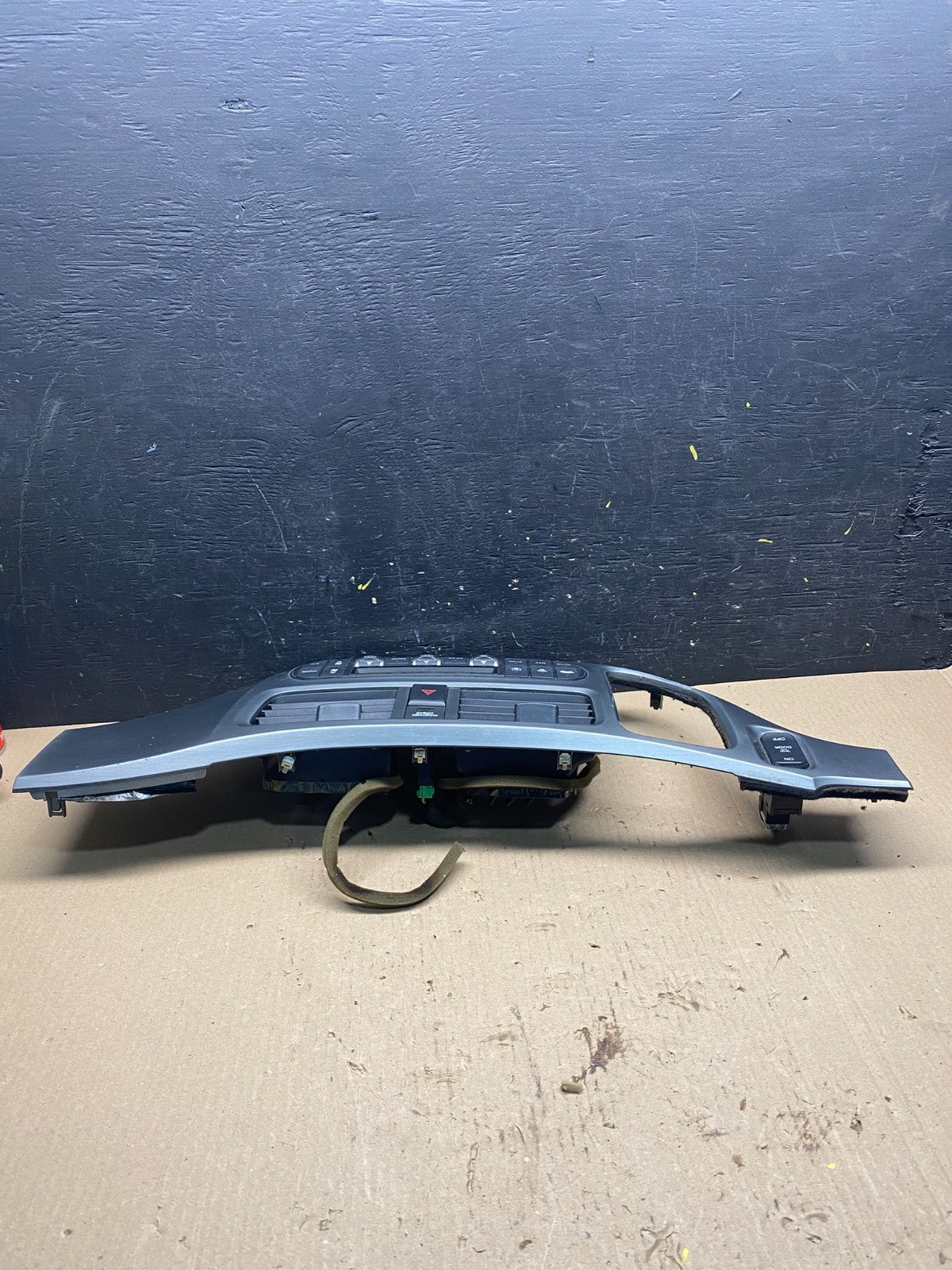 2005 to 2010 Honda Odyssey Radio Climate Control Dash Trim Bezel Q7013 DG3