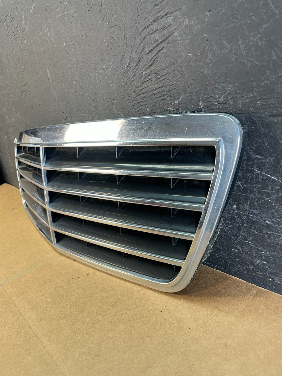 2000 to 2003 Mercedes Benz E-Class E320 E55 Front Upper Grill Grille AE0815 DG1