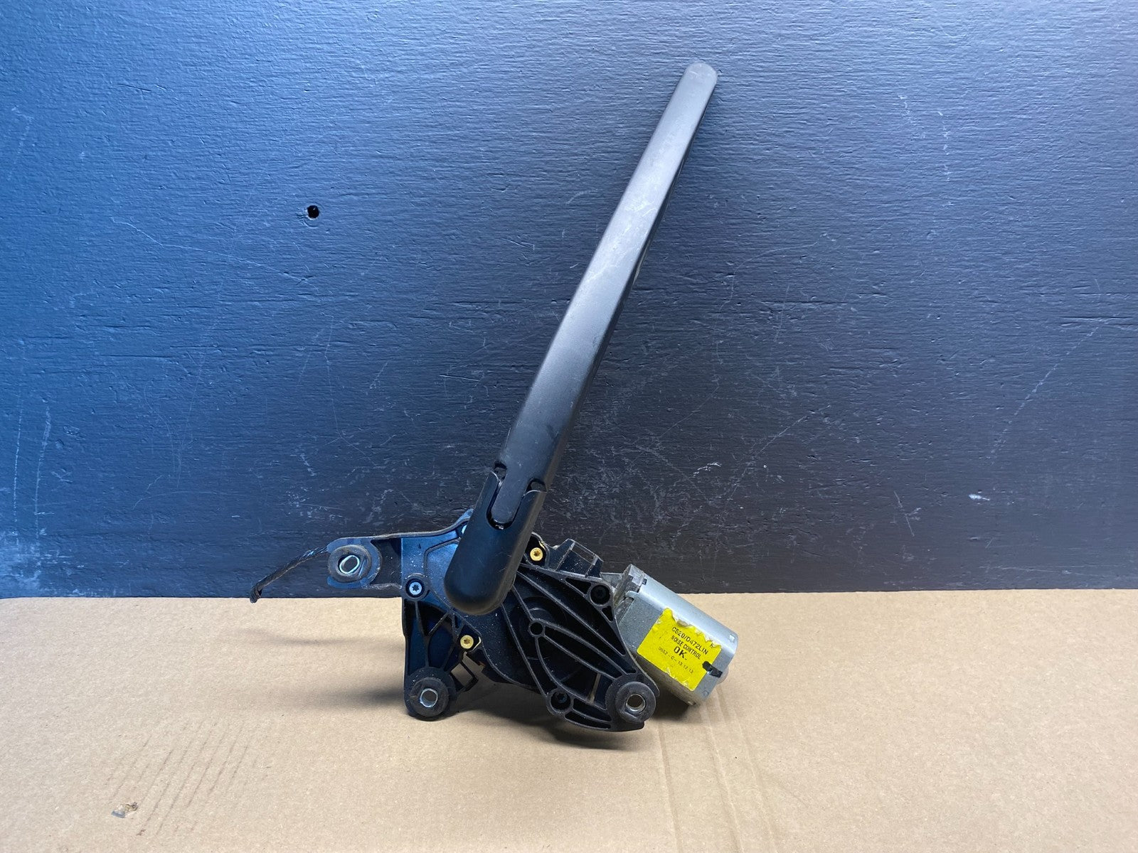 2013 to 2019 Ford Escape Rear Windshield Wiper Motor OEM ac0948 DG0
