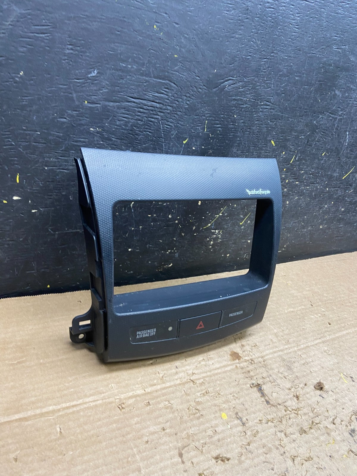 2007 to 2010 Mitsubishi Outlander Center Dash Bezel Radio Navi Trim OEM X1155 DG1