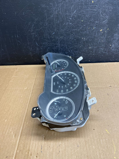 2004 2005 Toyota Sienna Speedometer Cluster Gauge AD2139 DG2