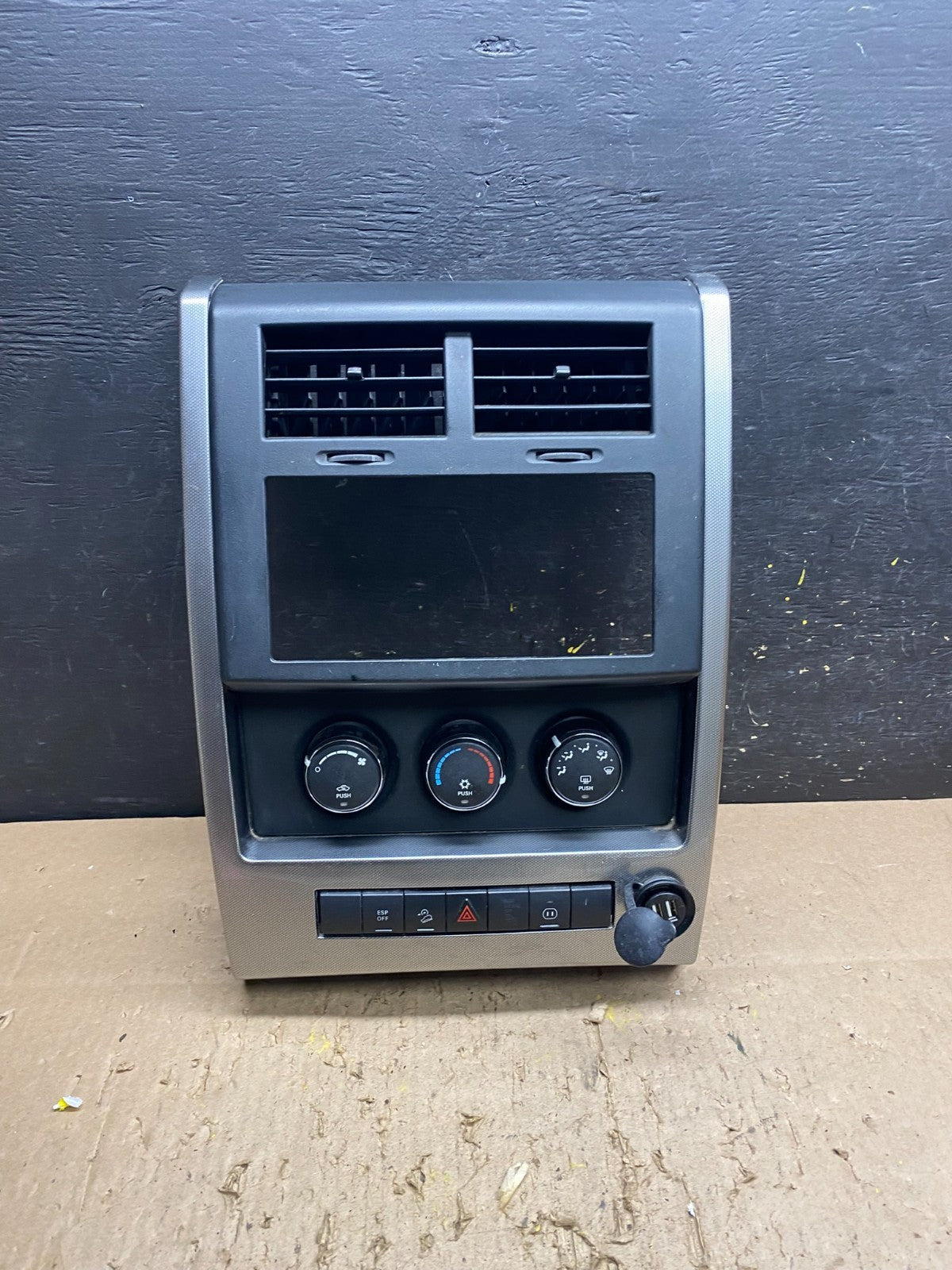 2008 to 2012 Jeep Liberty Dash Climate Temperature Control Radio Bezel T8542 DG0