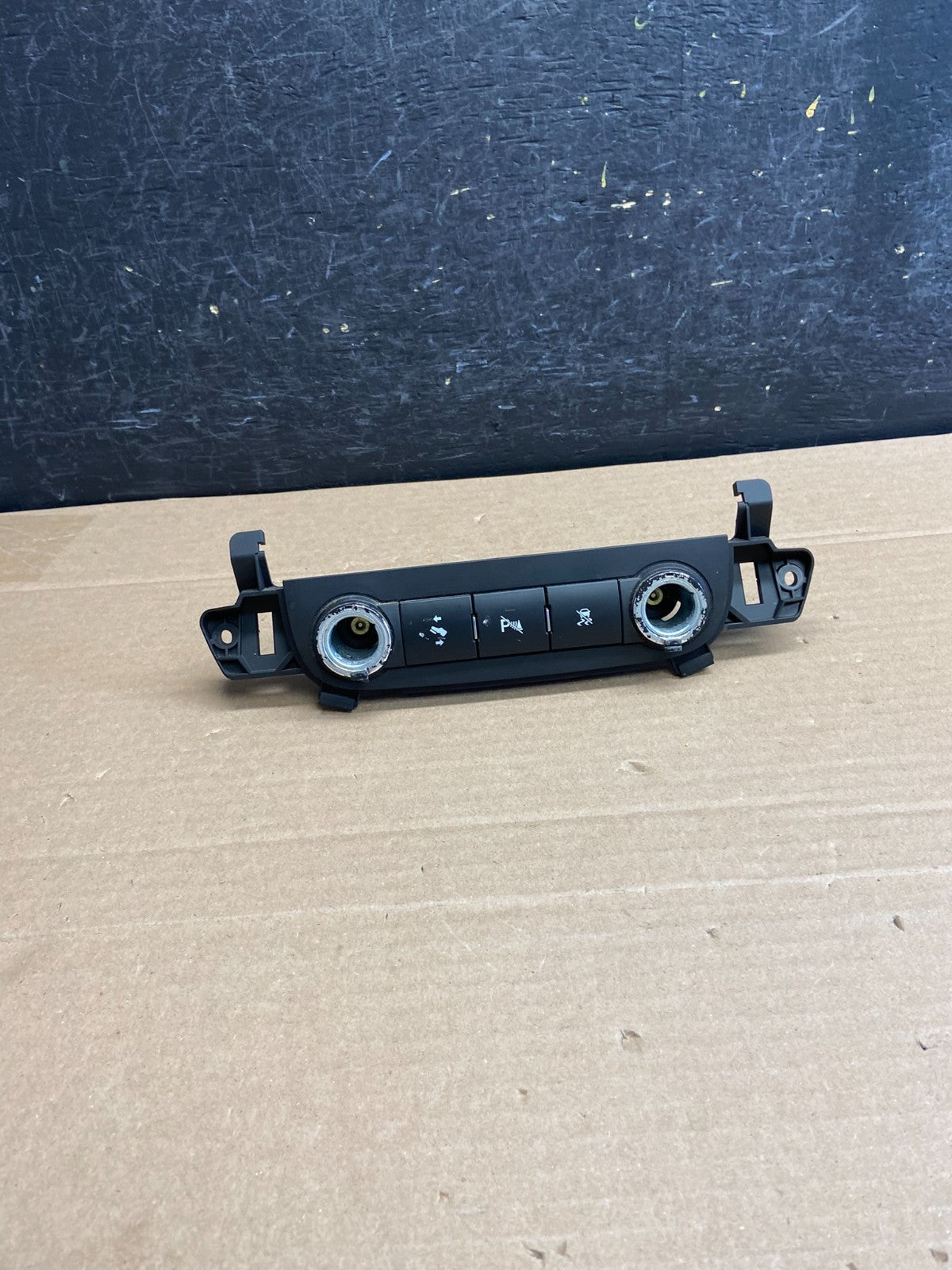 2007 - 2014 Chevrolet Tahoe Yukon Pedal Traction Control Switch ag5055 DG0