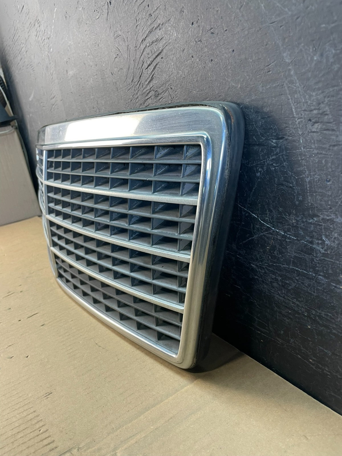 1994 to 1999 Mercedes-Benz W140 S600 S500 S320 Front Upper Grille AD5729 DG1