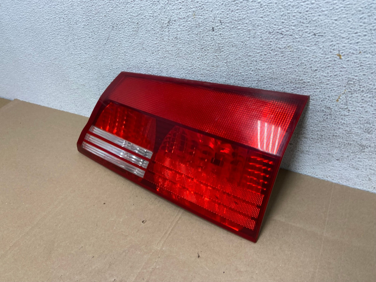 2004-2005 Toyota Sienna Right Passenger RH Side Inner Tail Light AE4874 LK1