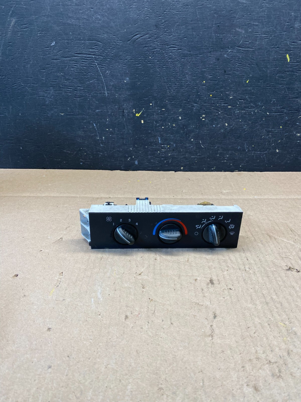 2001 - 2007 GMC Chevrolet Express 1500 Climate Control A/C P3691 DG0