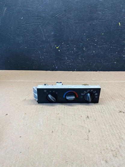 2001 - 2007 GMC Chevrolet Express 1500 Climate Control A/C P3691 DG0