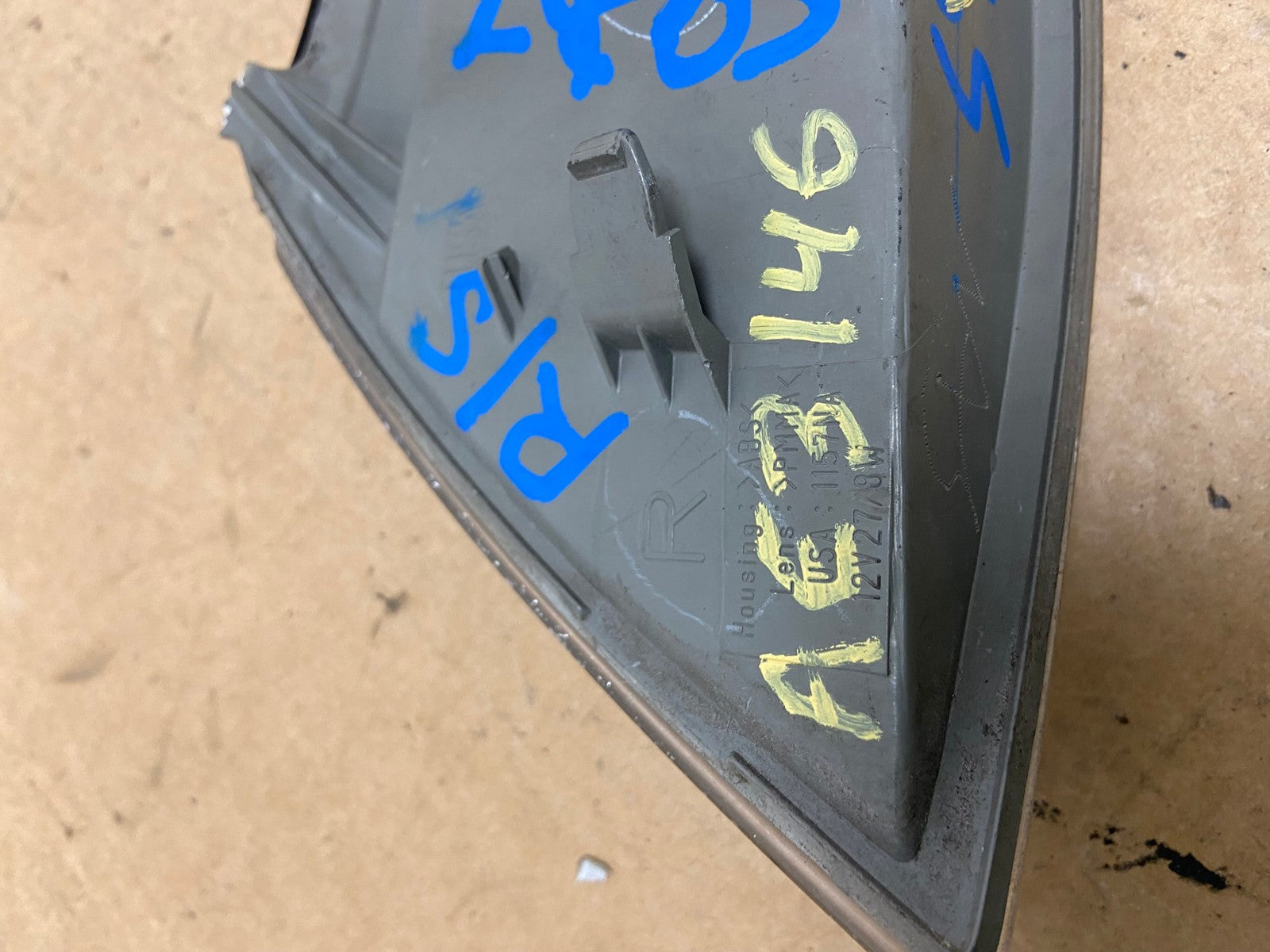 2000 to 2001 Lexus ES300 Right Passenger RH Side Turn Signal AE3146 LK8