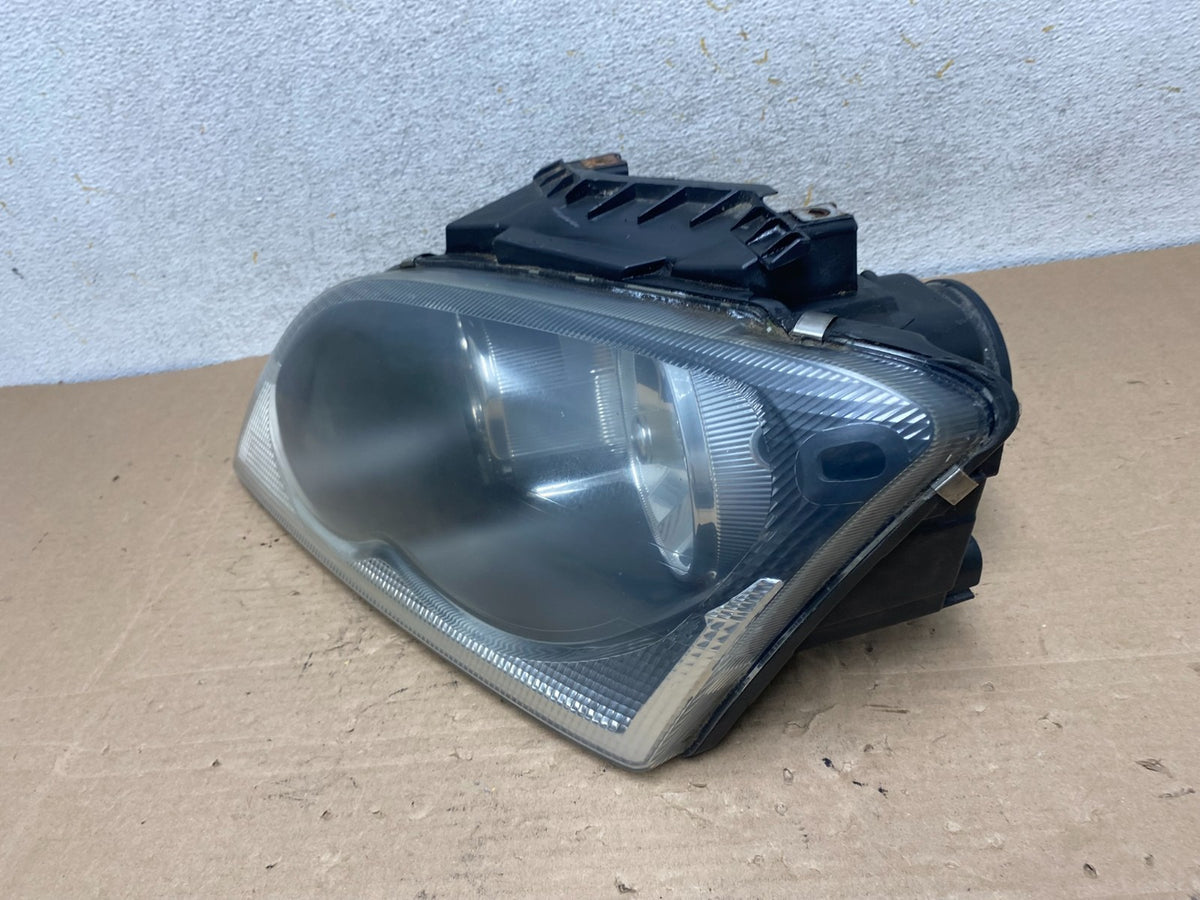 2004 to 2006 Chrysler Pacifica Headlight Left Driver LH Halogen AI0890 DW1