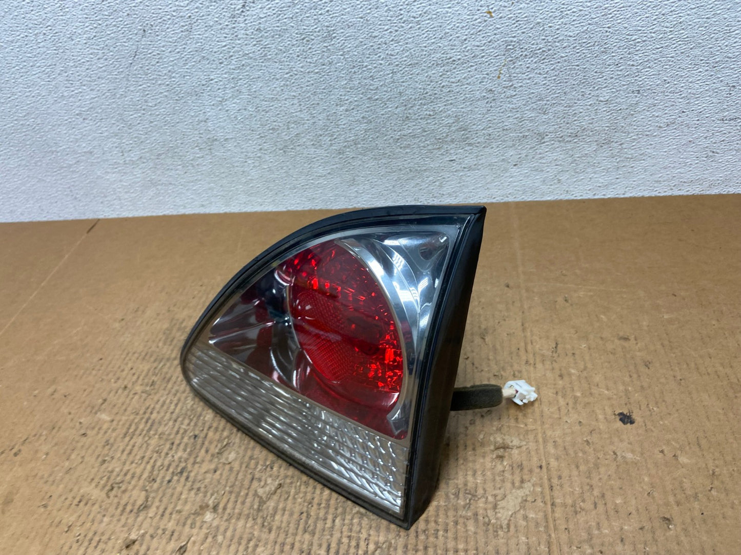 2000-2003 Lexus RX300 Right Passenger Side Rear Inner Tail Light AE2743 LK1