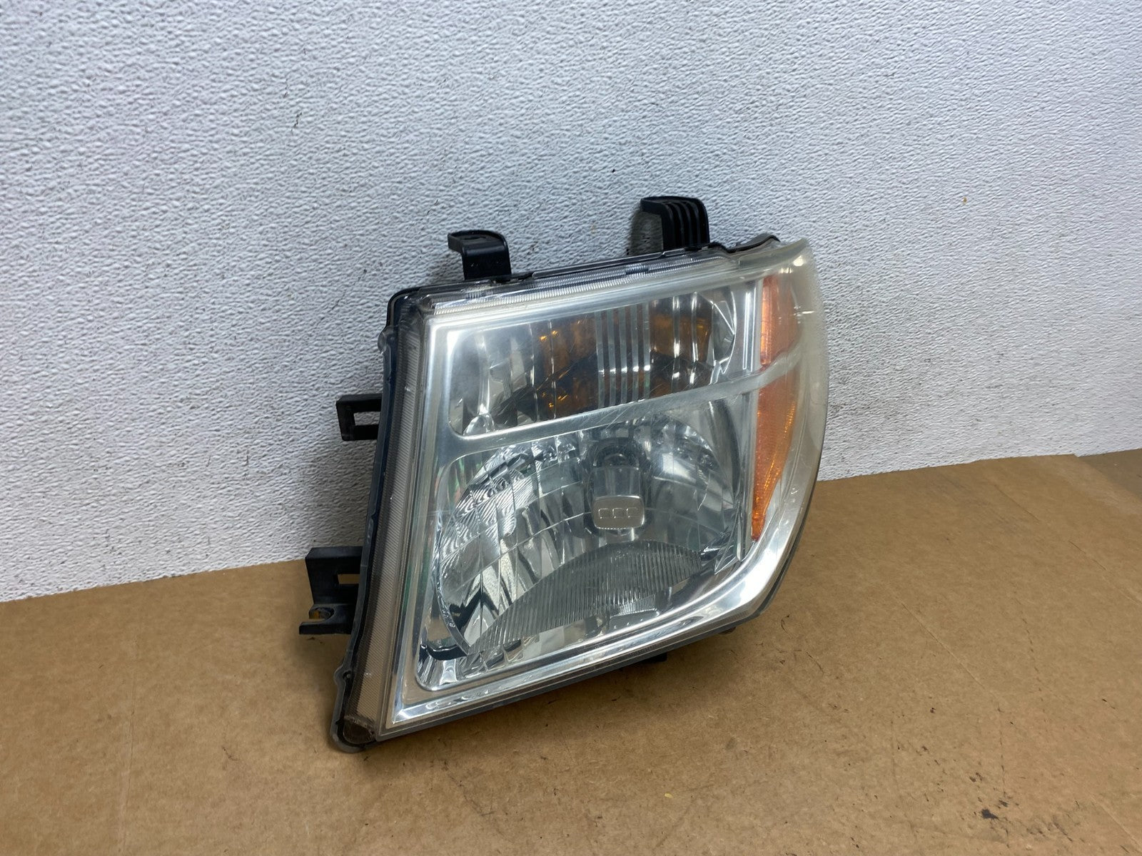 2005-2007 Nissan Pathfinder Halogen Headlight Left Driver LH AE3161 DW2
