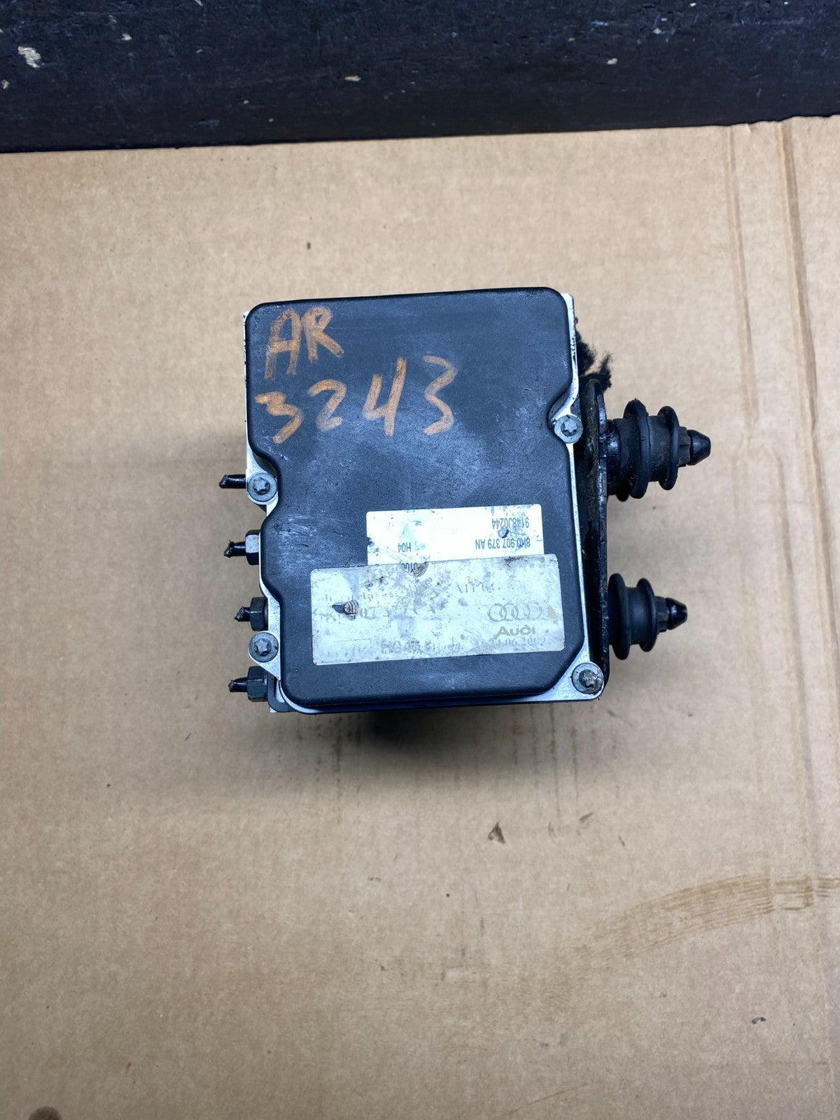 2010 to 2012 Audi A4 ABS Anti-Lock Brake Pump 8K061451 AI9981 DW0