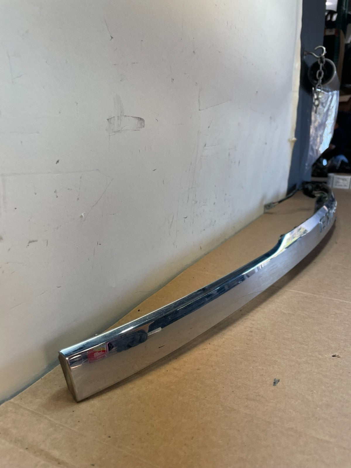 2011 to 2014 Ford Explorer Rear Tailgate Gate Trim Molding With Camera ag2880 DG2