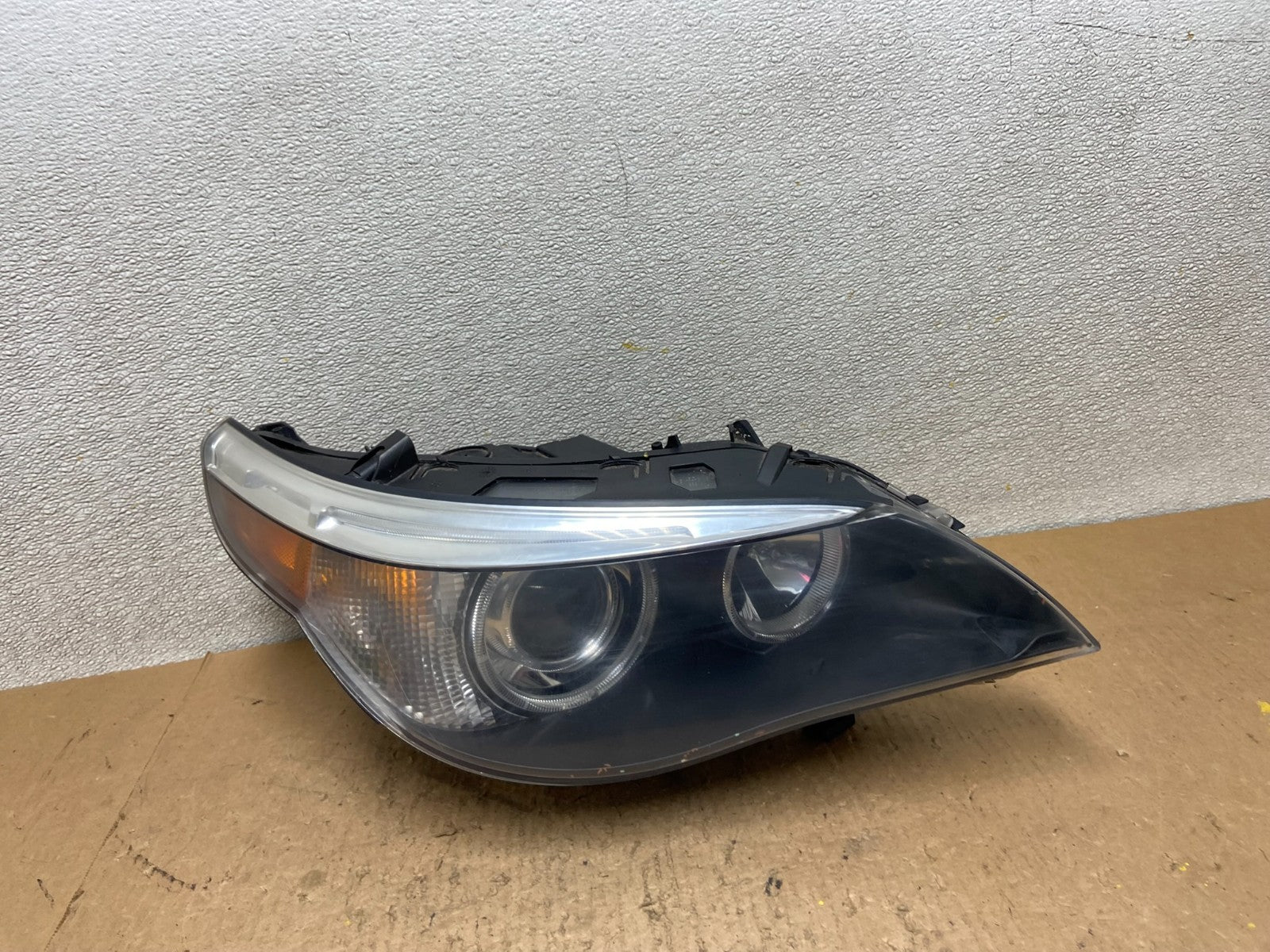 2004 to 2007 BMW 525i 5 Series Headlight Right Passenger Xenon AFS Z9587 DW0