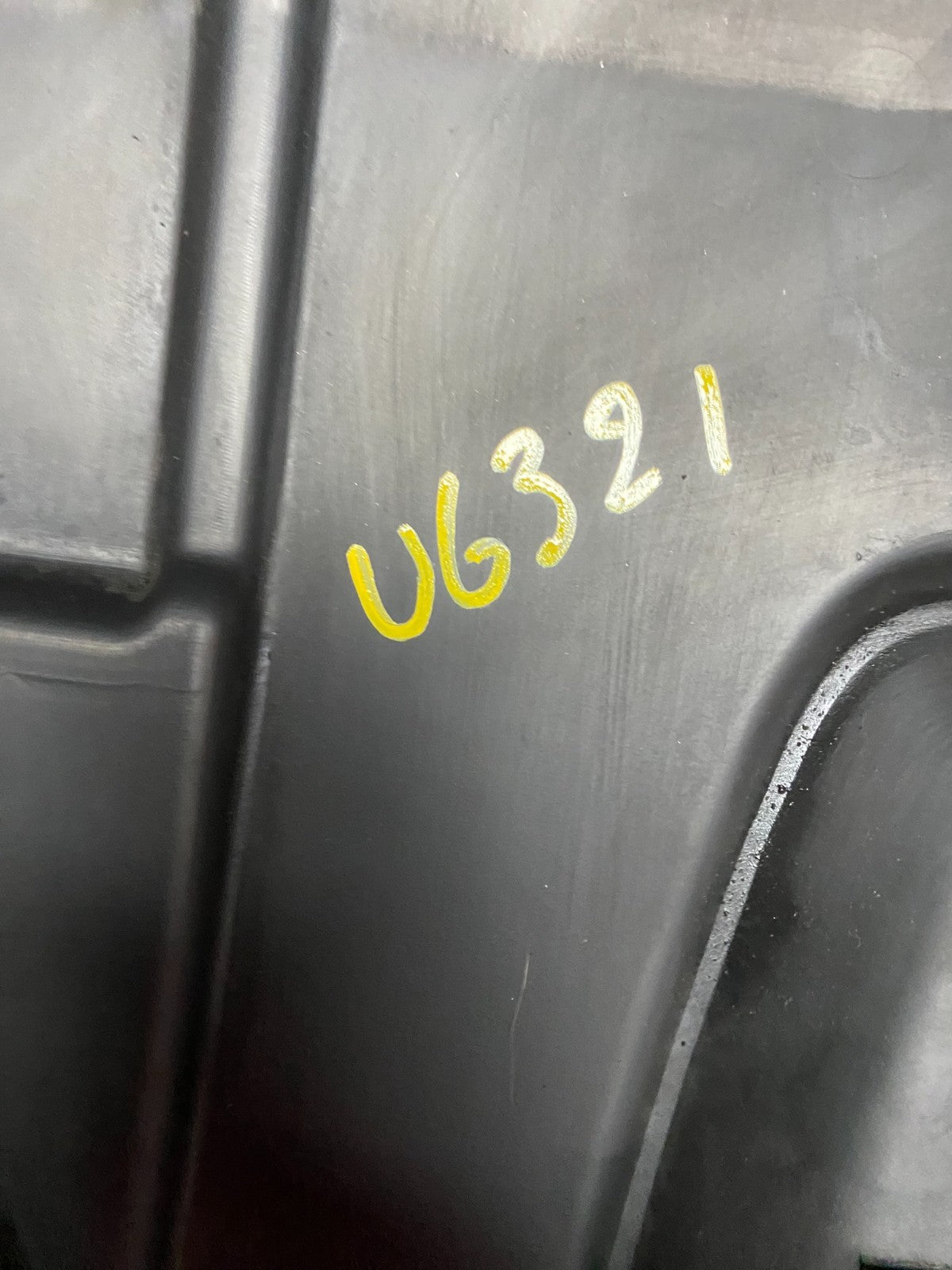 2005 to 2007 Honda Odyssey Black Engine Cover u6321 DG9