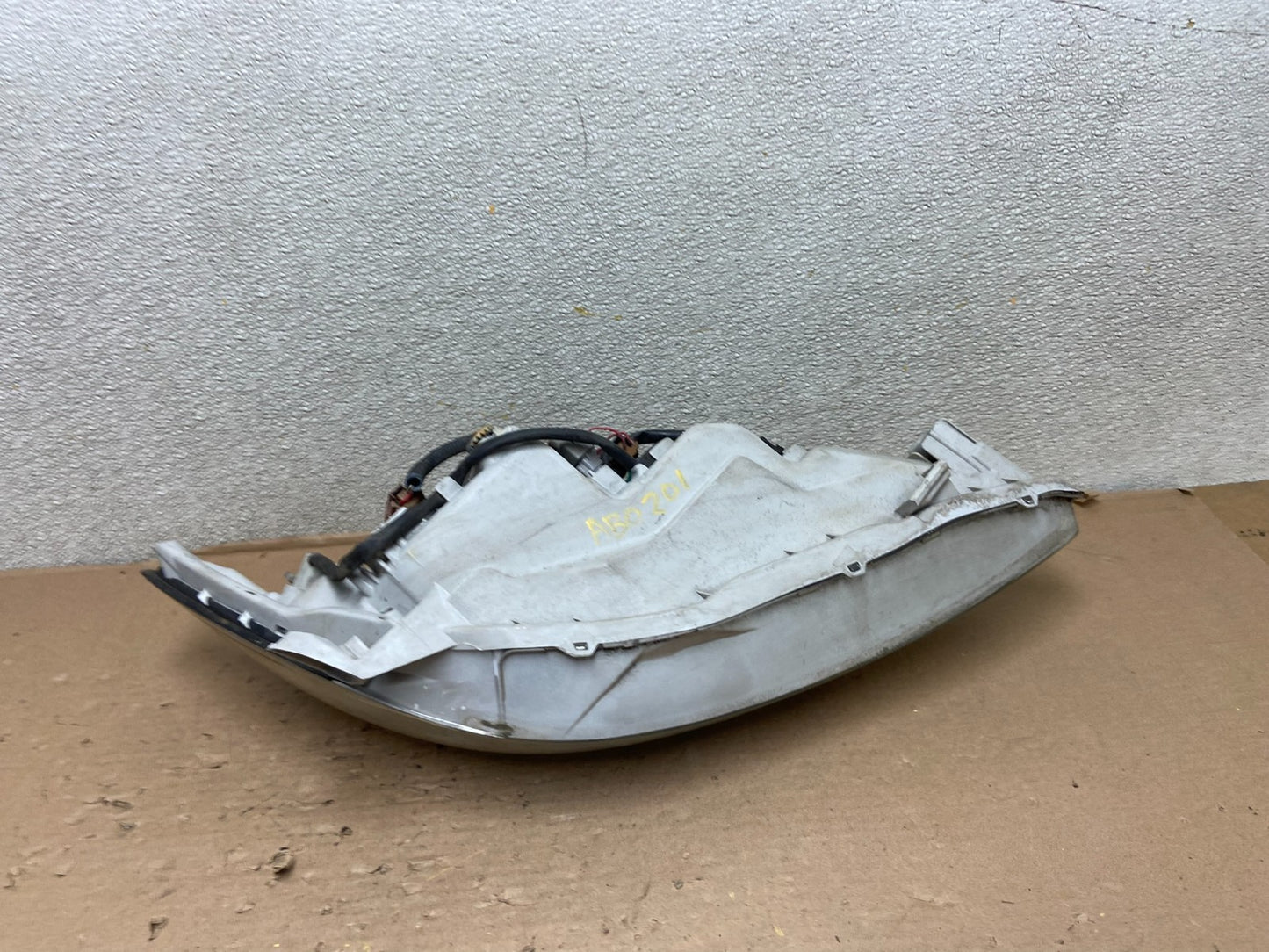 2005 to 2006 Toyota Camry Left Driver LH Halogen Headlight AB0201 DW6
