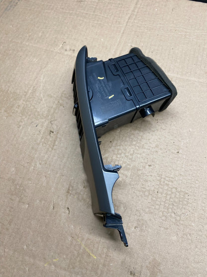 2006 - 2012 Kia Sedona Entourage Right Passenger RH Center Air Vent Y9905   DG1