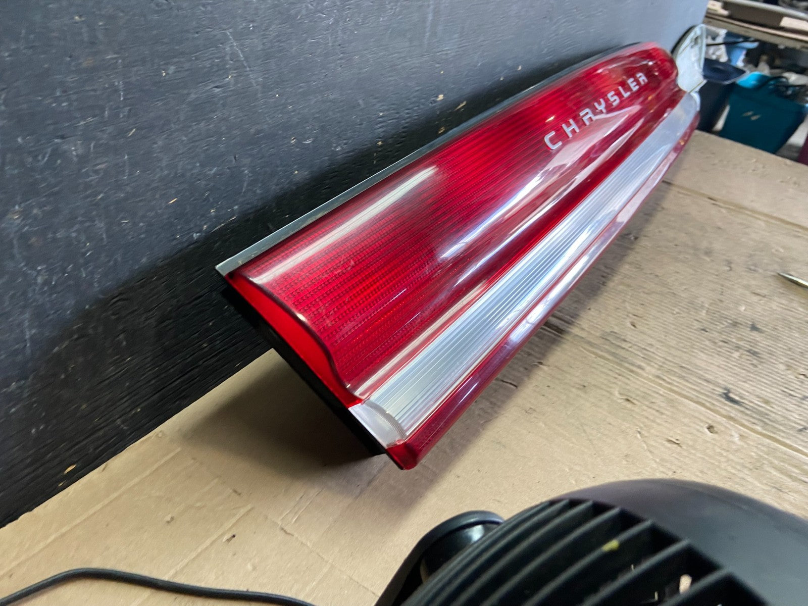 1993 to 1997 Chrysler Concorde Center Trunk Tail light P8501 DG2