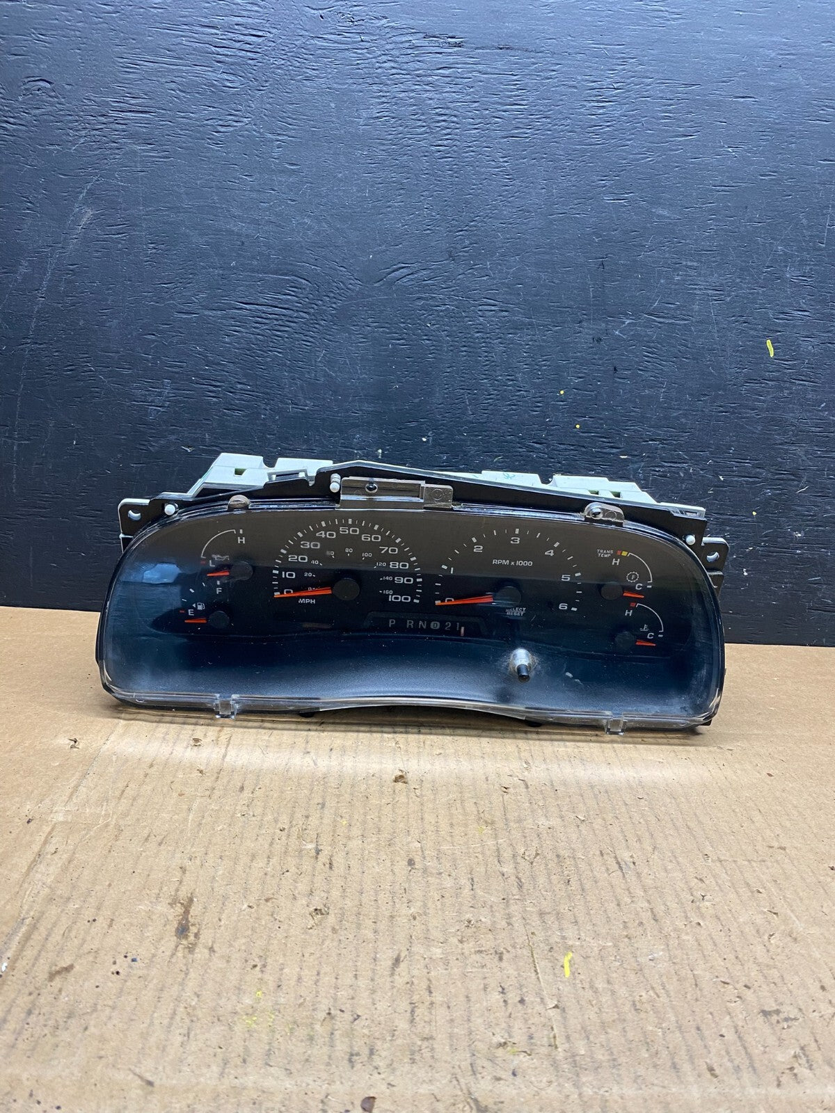 2002 to 2004 Ford F250 F350 Super Duty Speedometer Instrument Cluster N51570