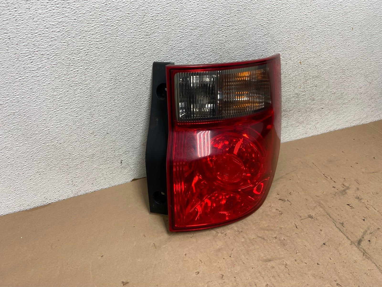 2003 to 2008 Honda Element Right Passenger Rh Side Tail Light AG5576 LK2