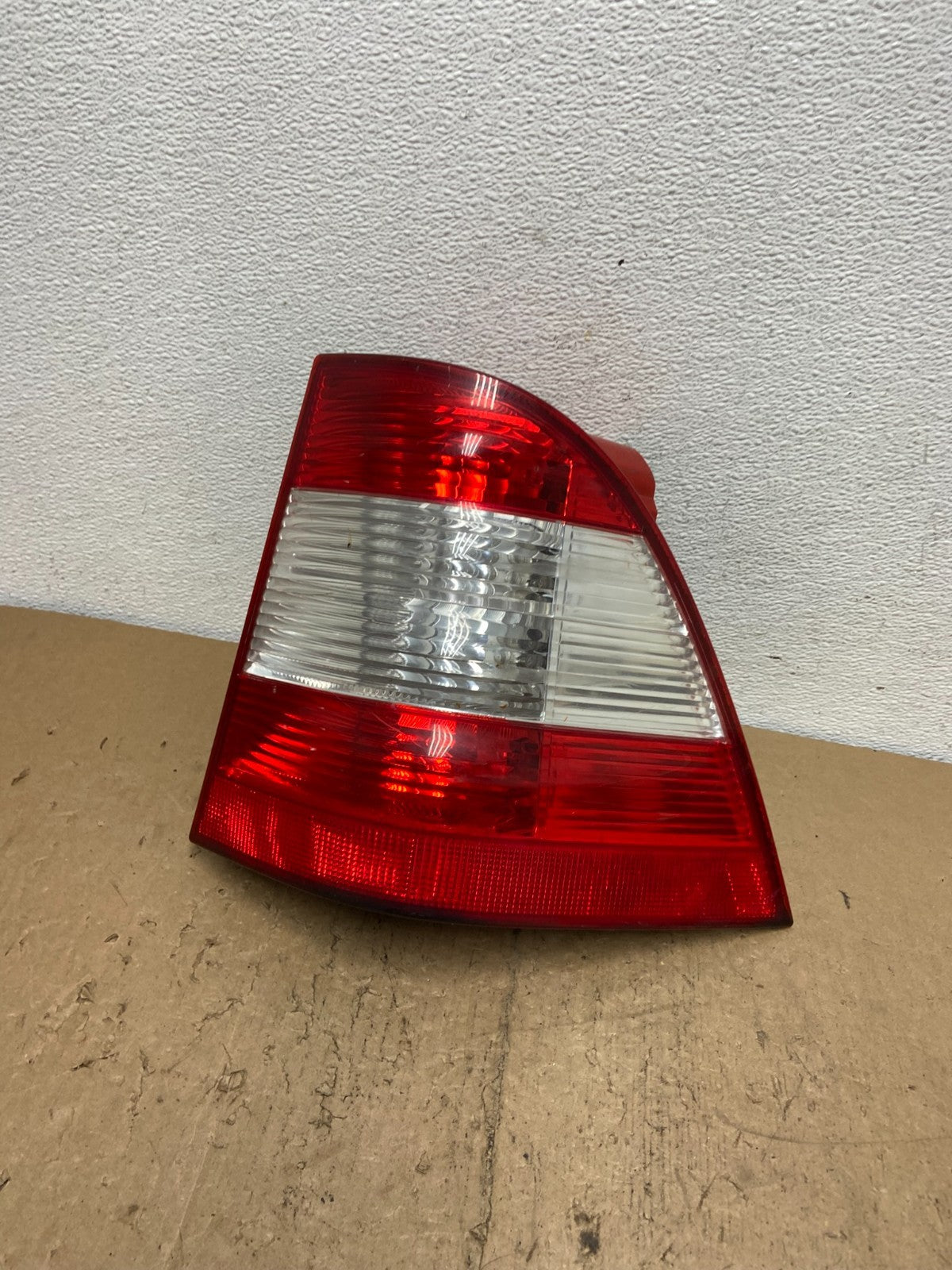 2002-2005 Mercedes ML 350 Ml-Class Right Passenger Rh Side Tail Light AC7336 DW0