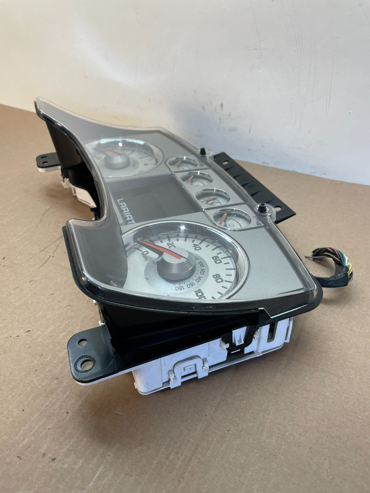 2009 to 2010 Ford F150 LARIAT Speedometer Instrument Cluster Dash Gauge AJ09302