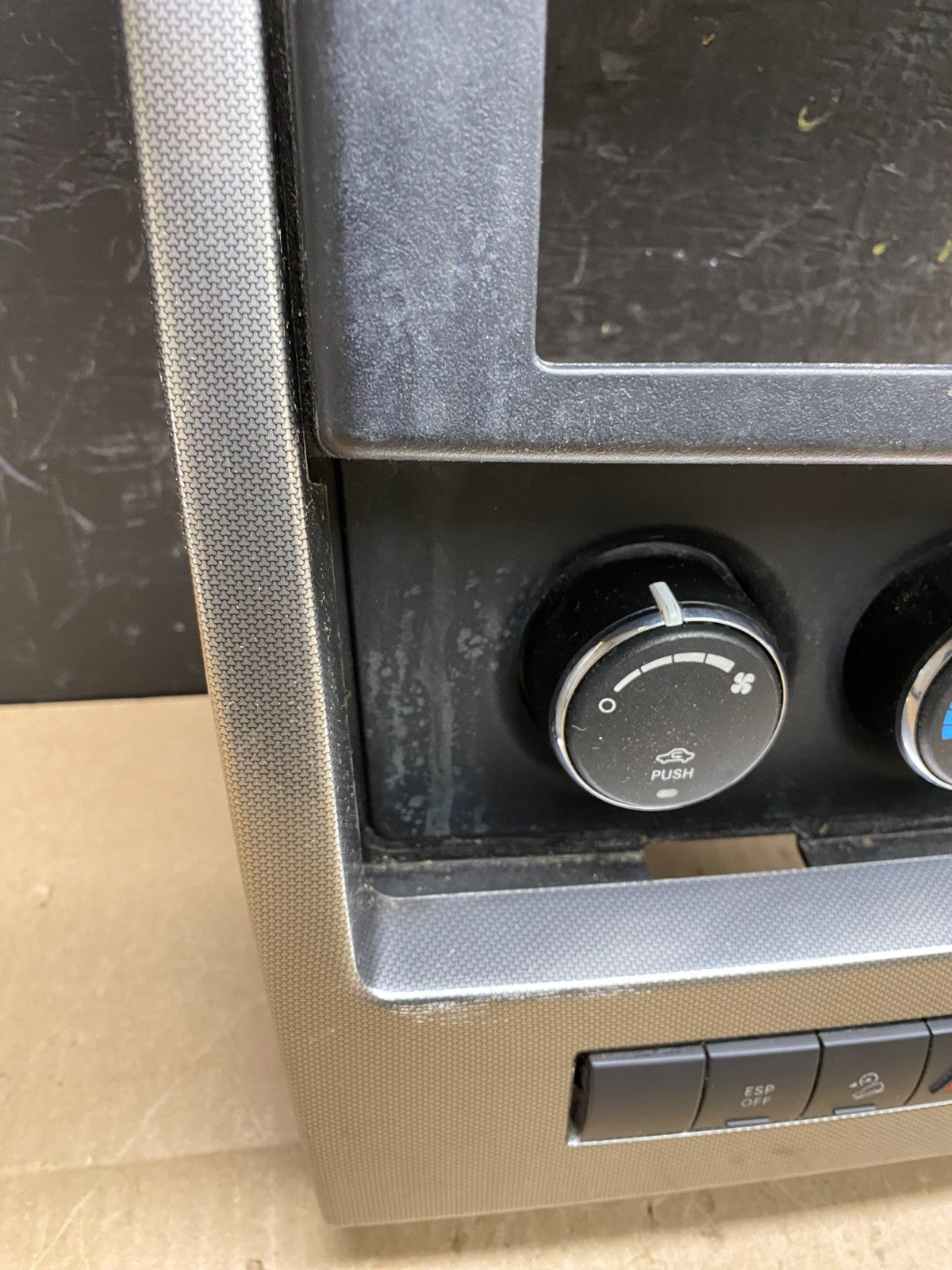 2008 to 2012 Jeep Liberty Dash Climate Temperature Control Radio Bezel AC6604 DG3