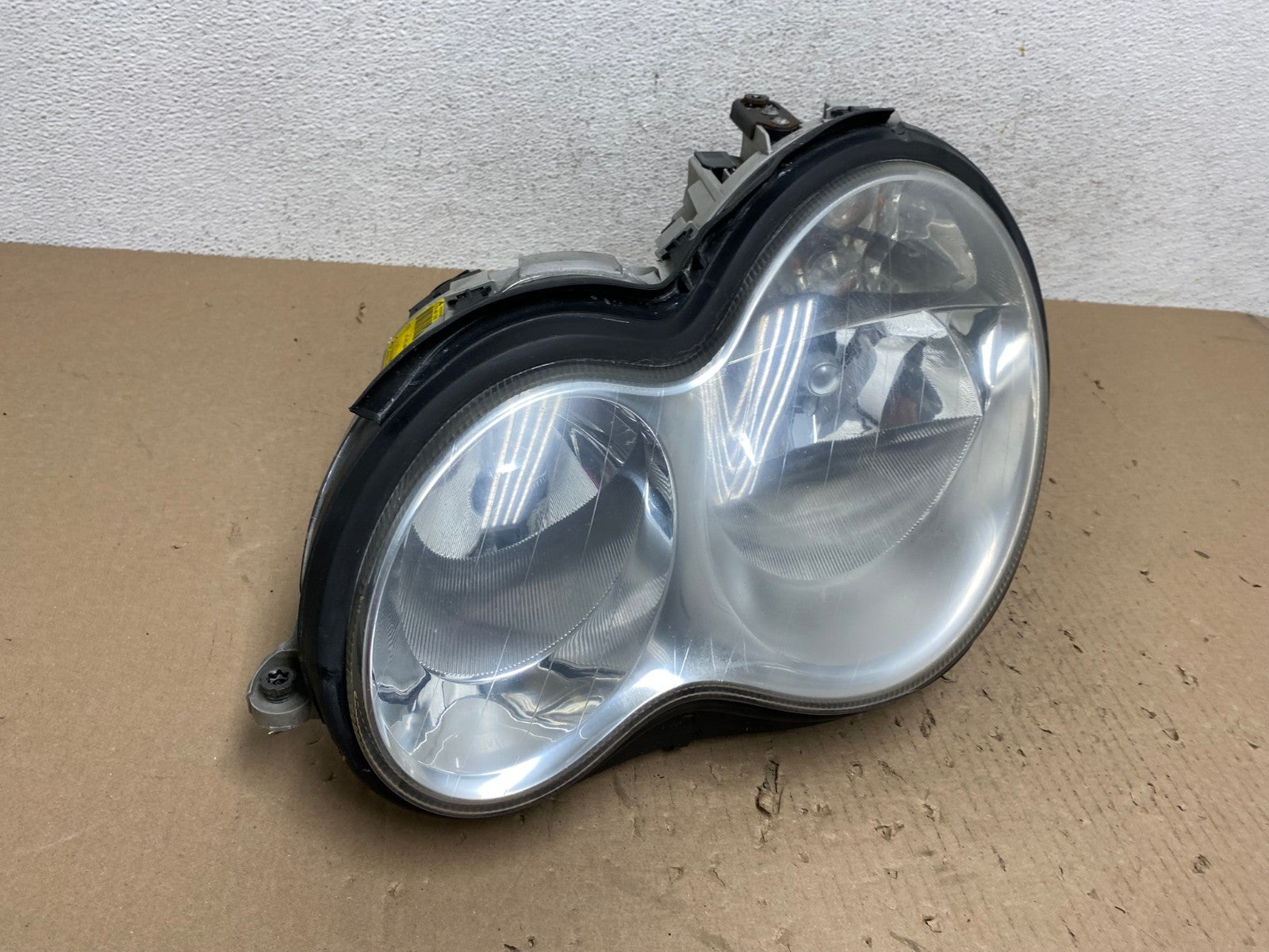 2005 to 2007 Mercedes-Benz C-Class Left LH Side Headlight AE8789 LK2