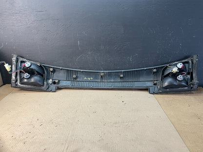 2002 - 2004 Subaru Outback Trunk Hatch Lid Tail Light Panel OEM Center AC1891 DG6