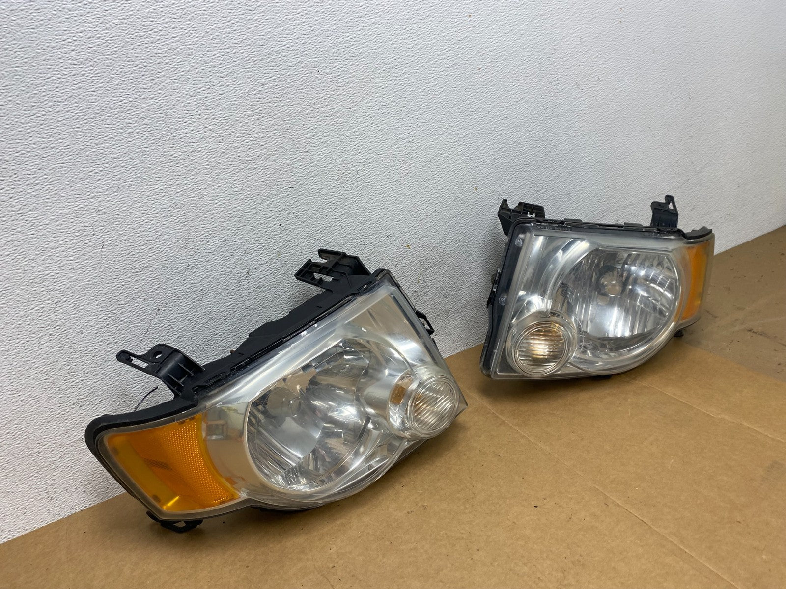 2008 to 2012 Ford Escape Headlights Left+Right Side Set Halogen AE2908 DW2
