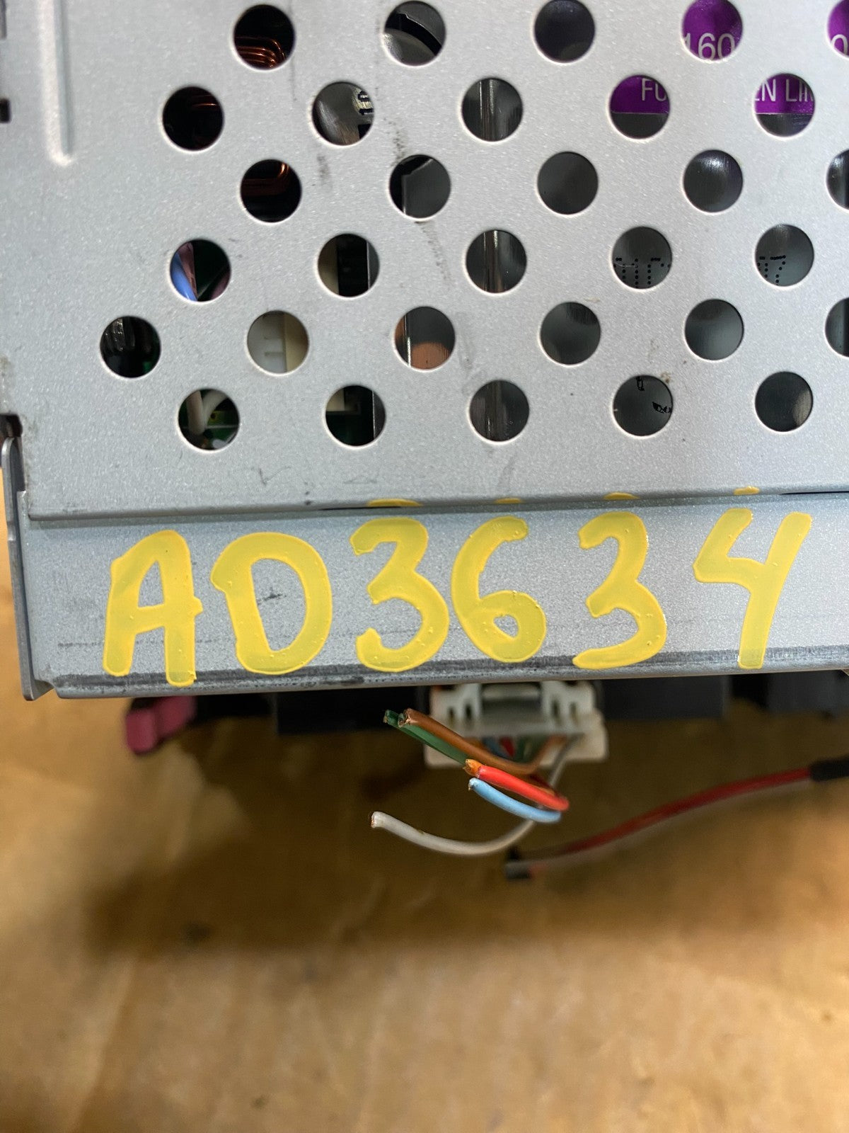 2004 to 2005 Toyota Prius Radio Stereo Receiver Screen Display AD3634 DG6