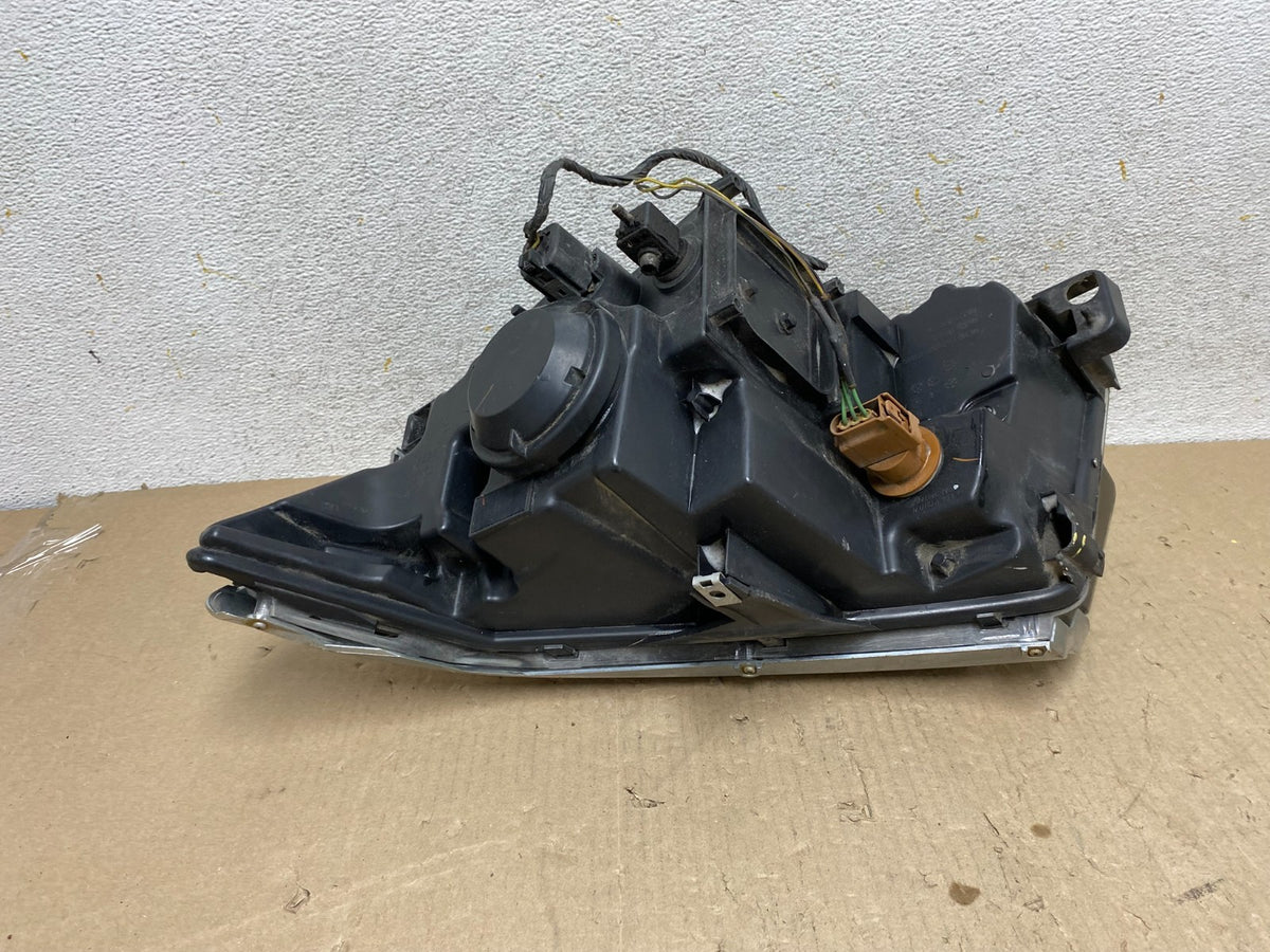 2011 to 2014 Ford Edge Front Right Passenger Headlight Halogen AH7626 DW5