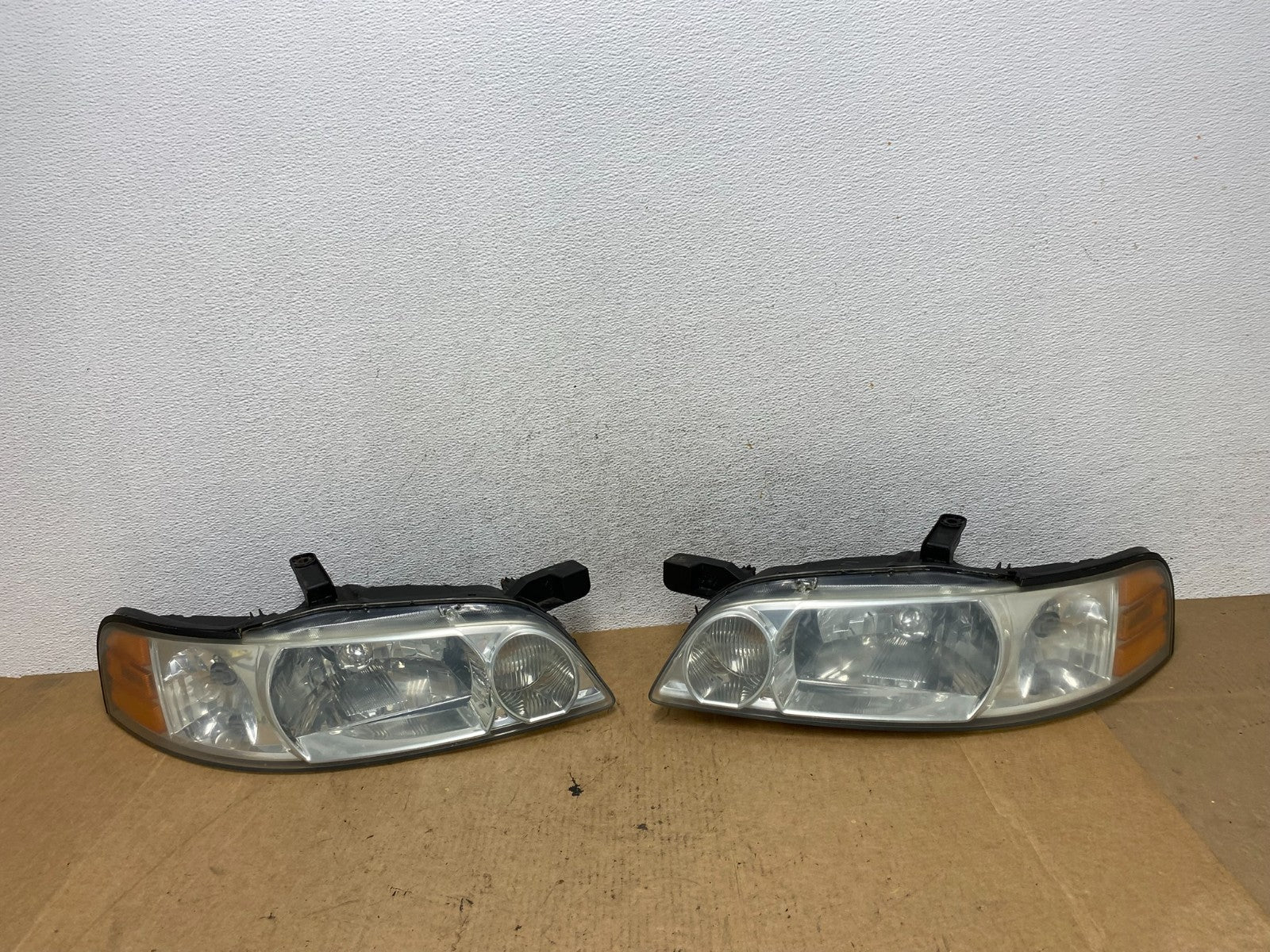 Sedan 2000 2001 Nissan Altima Headlights Left+Right AE4822 DW0