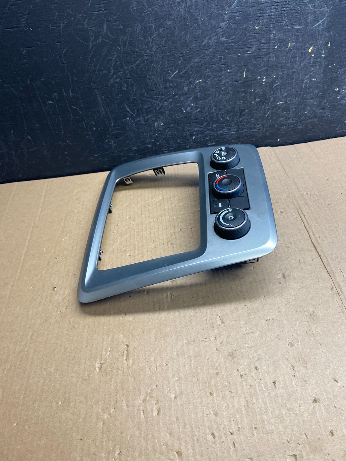 2013 - 2016 GMC Acadia A/C Heater Climate Control Radio Panel Bezel OE AE4227 DG1