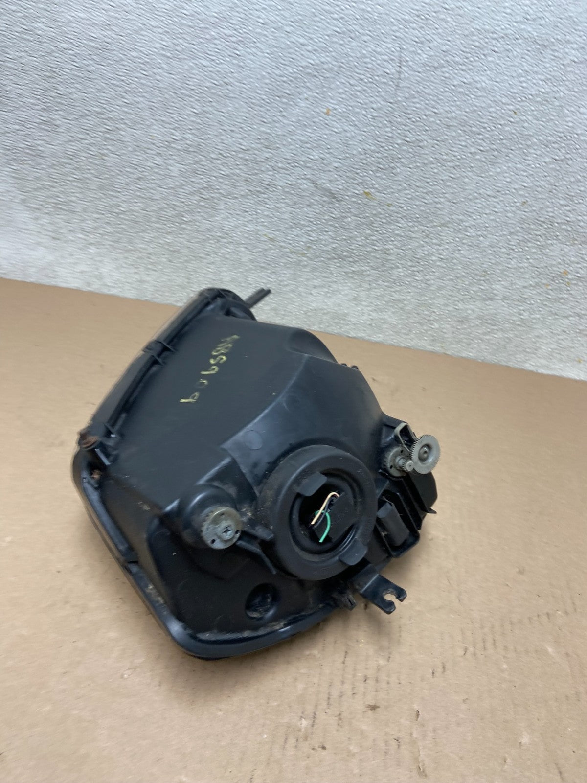 2000 - 2005 Mitsubishi Eclipse Right Passenger RH Side Headlight AB5909 DW6
