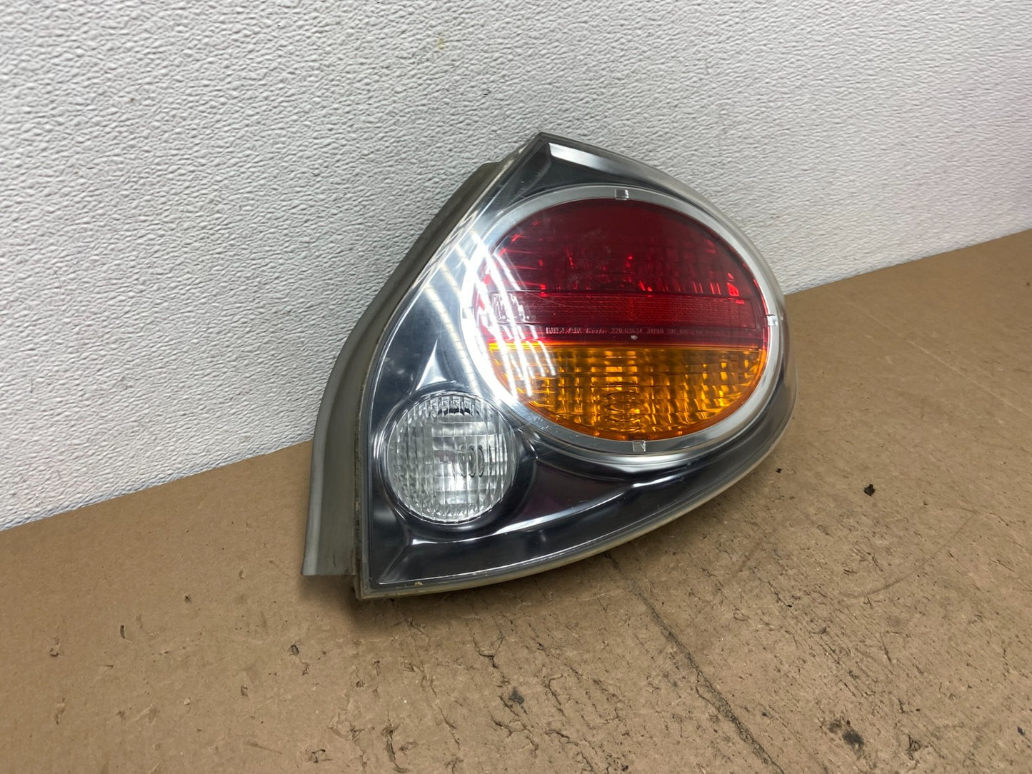 2002 2003 Nissan Maxima Right Passenger RH Side Tail Light AC7356 DW2