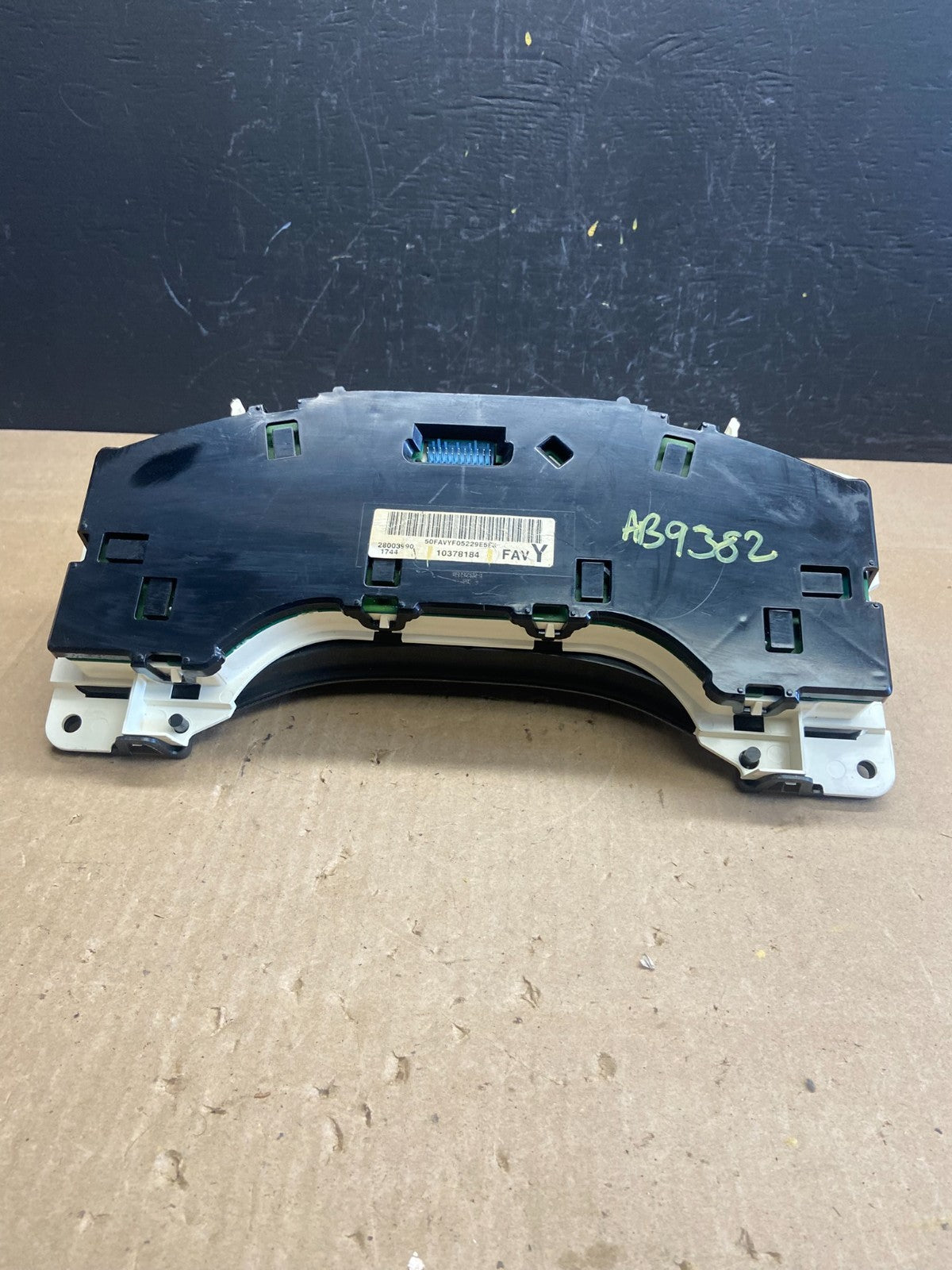 2004 to 2007 Chevrolet Express Speedometer Cluster Gauge OEM  AB9382 DG7