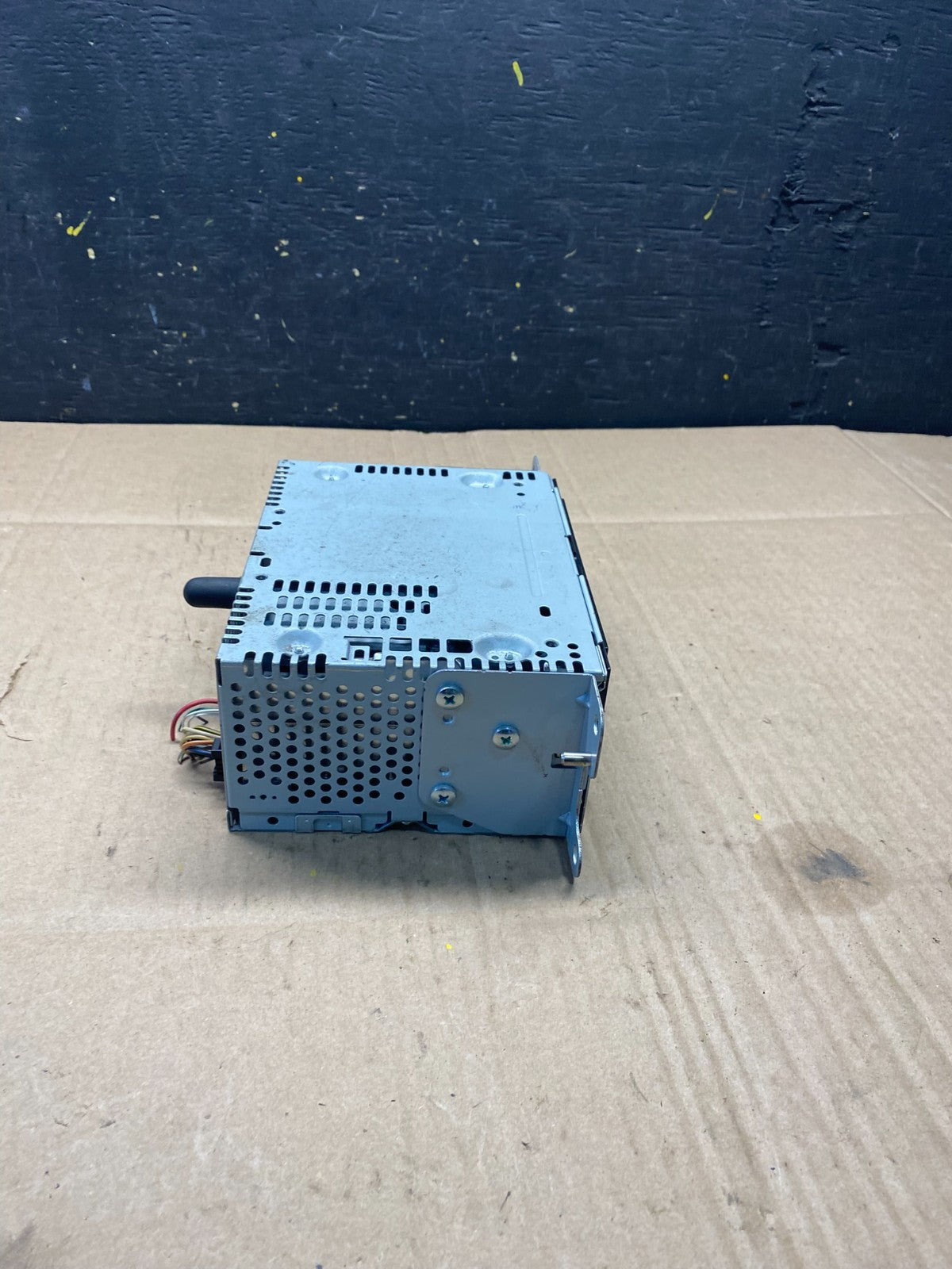 2016 to 2017 Ford Explorer Audio Equipment Radio Receiver AM FM CD p2011 DG1