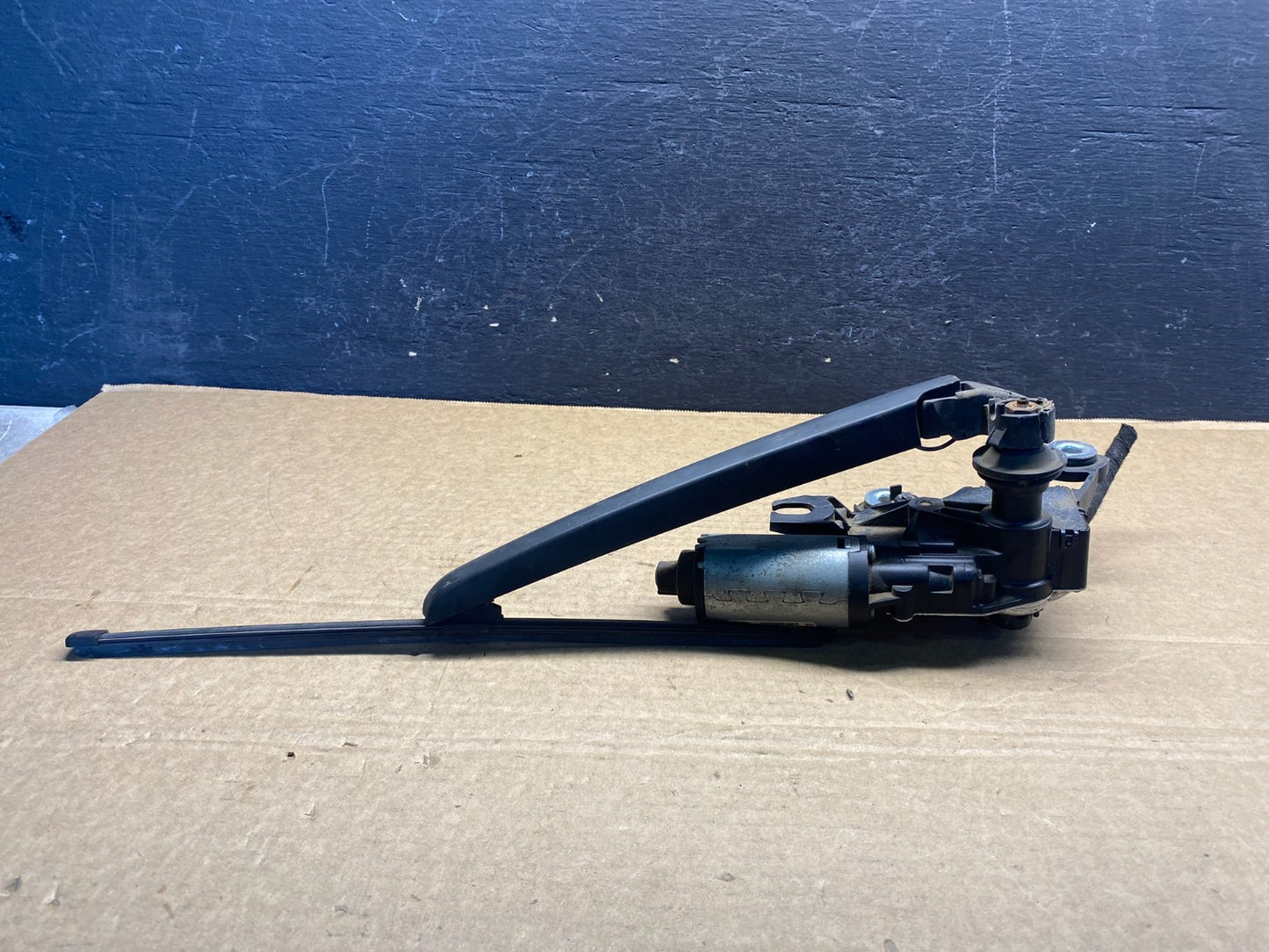 2007 to 2015 Audi Q7 Rear Windshield Washer Wiper Motor af7647 DG3