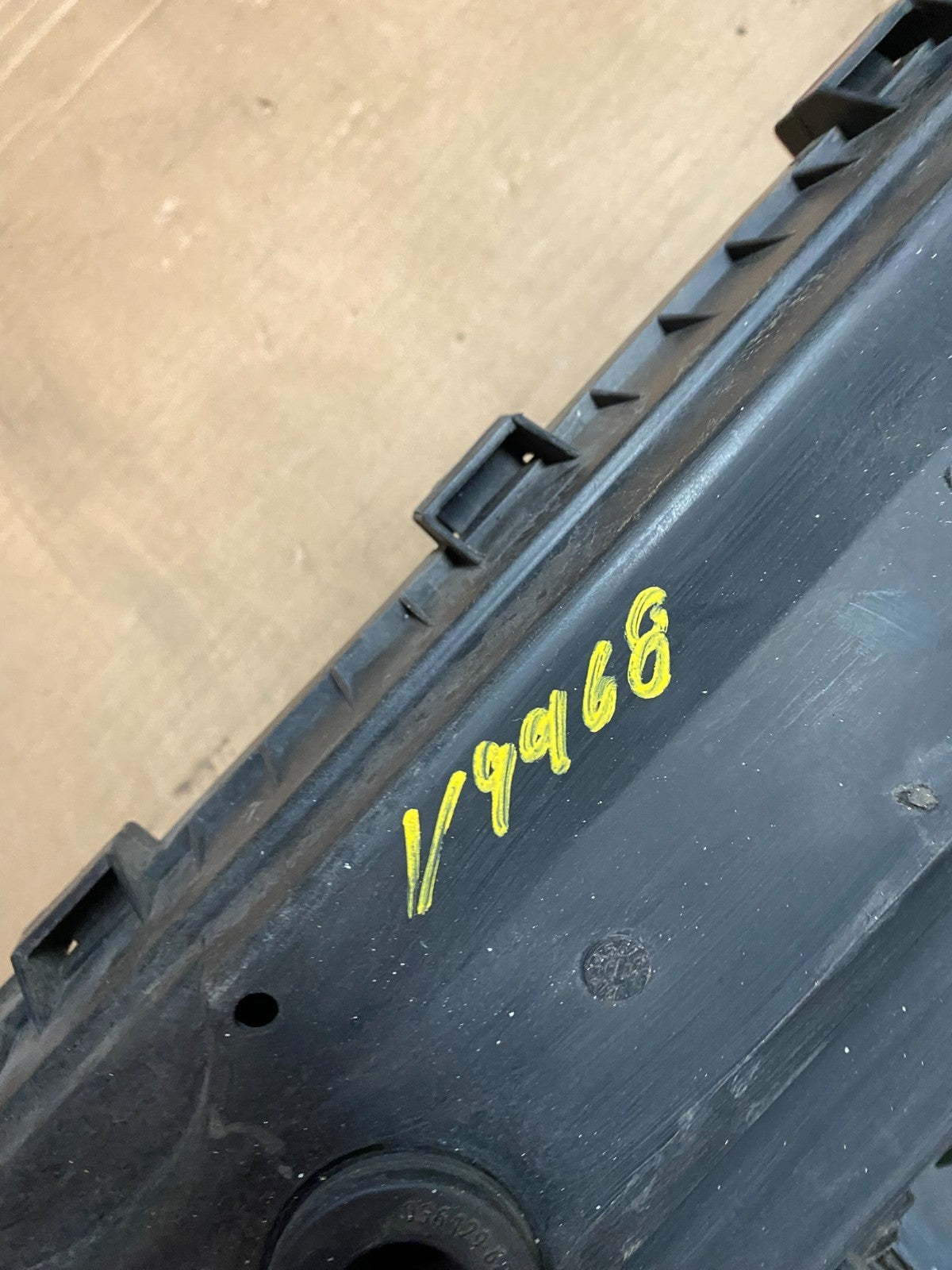2005 to 2008 Volkswagen Jetta Beetle 2.5L Passat Engine Cover 07k129601j V9968 D9