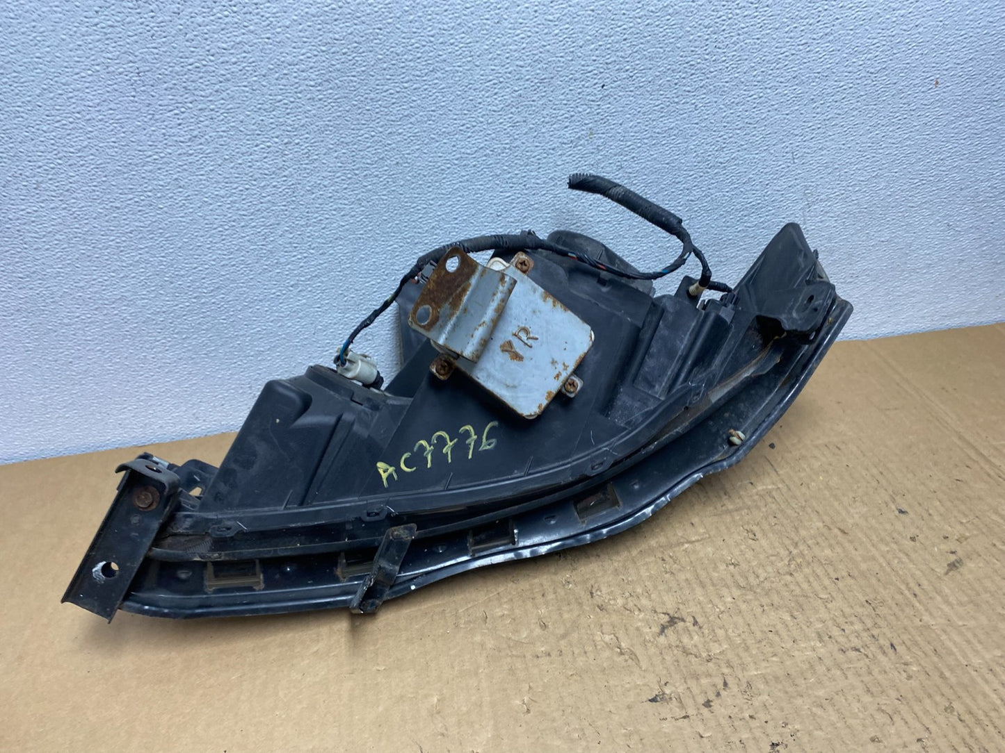 2004 2005 2006 Acura TL Headlight Right Passenger Side Xenon HID AC7776 DW8