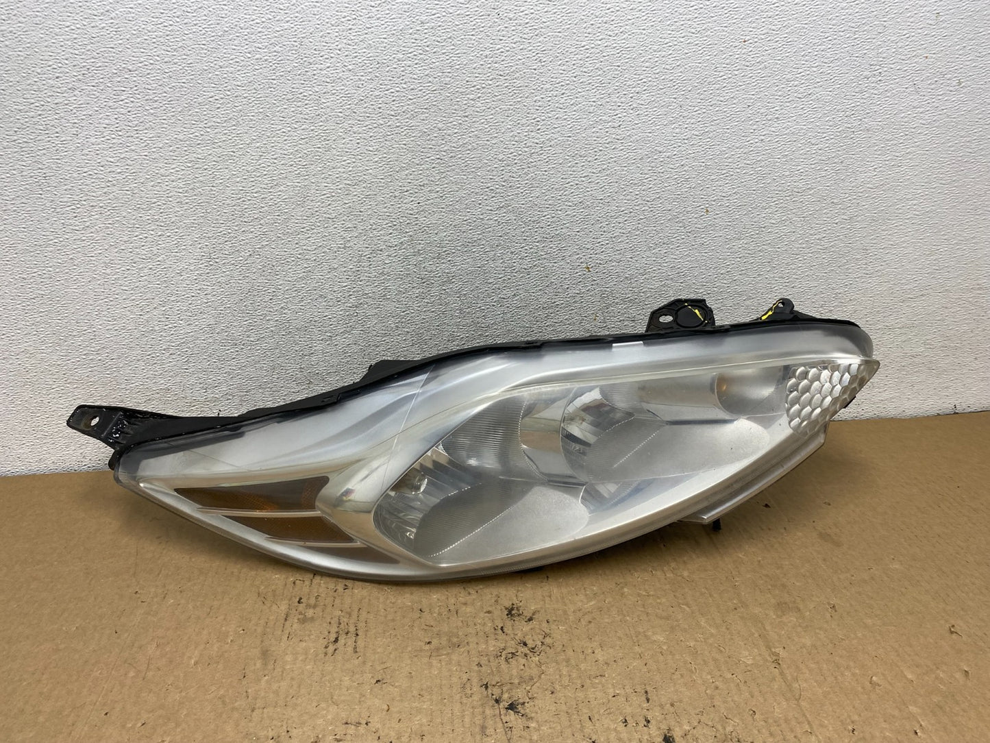 2011 2012 2013 Ford Fiesta Right Passenger RH Halogen Headlight AG2301 DW0