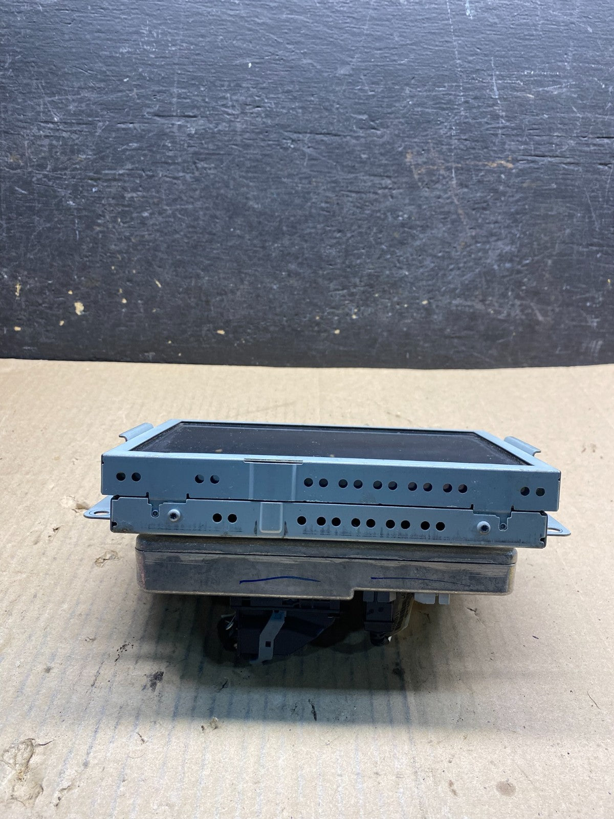2011 to 2013 Ford Explorer Radio Information Display Screen AI5130 DG2