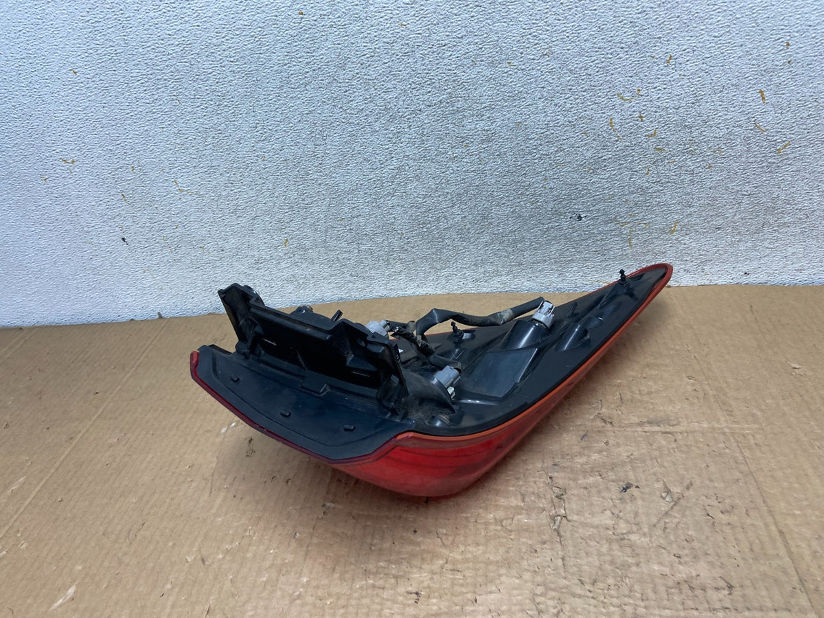 2017 - 2020 Nissan Pathfinder Right Passenger RH Tail light AI8313 DW4